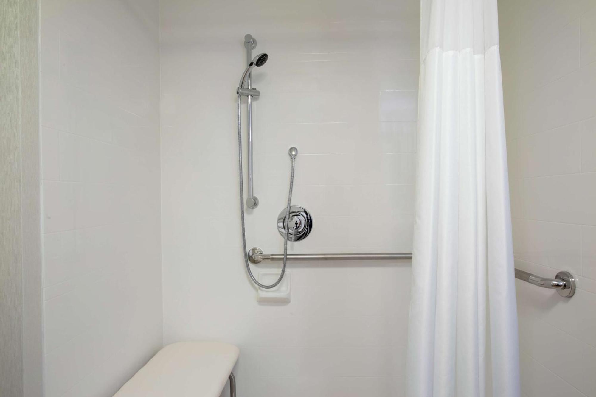 King Room with Roll-In Shower - Mobility Access/Non-Smoking