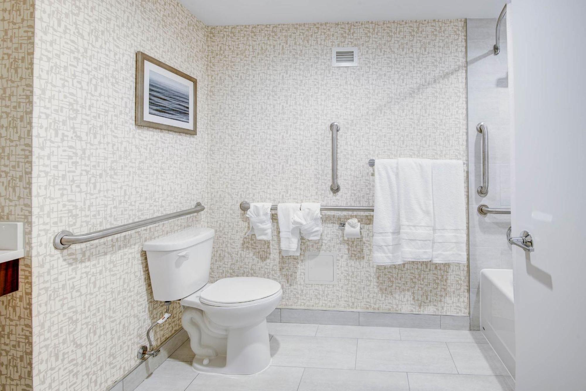 King Room with Adapted Tub - Mobility and Hearing Accessible
