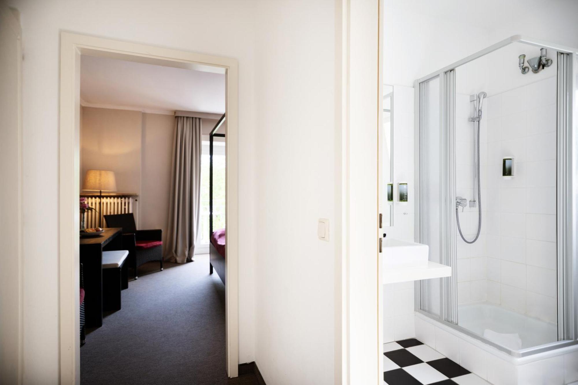 Standard Double Room - Partial Lake View Balcony