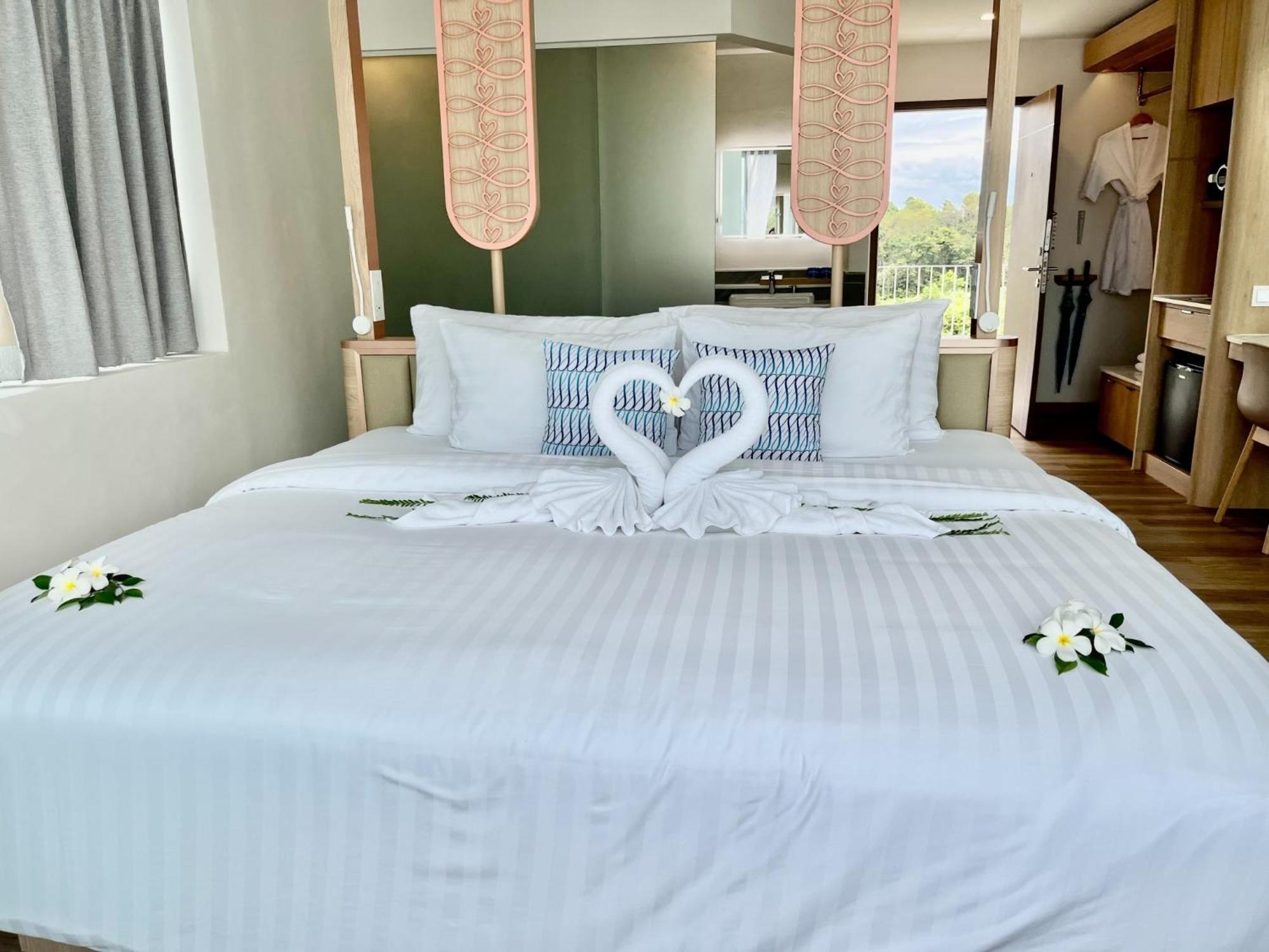 Honeymoon Suite