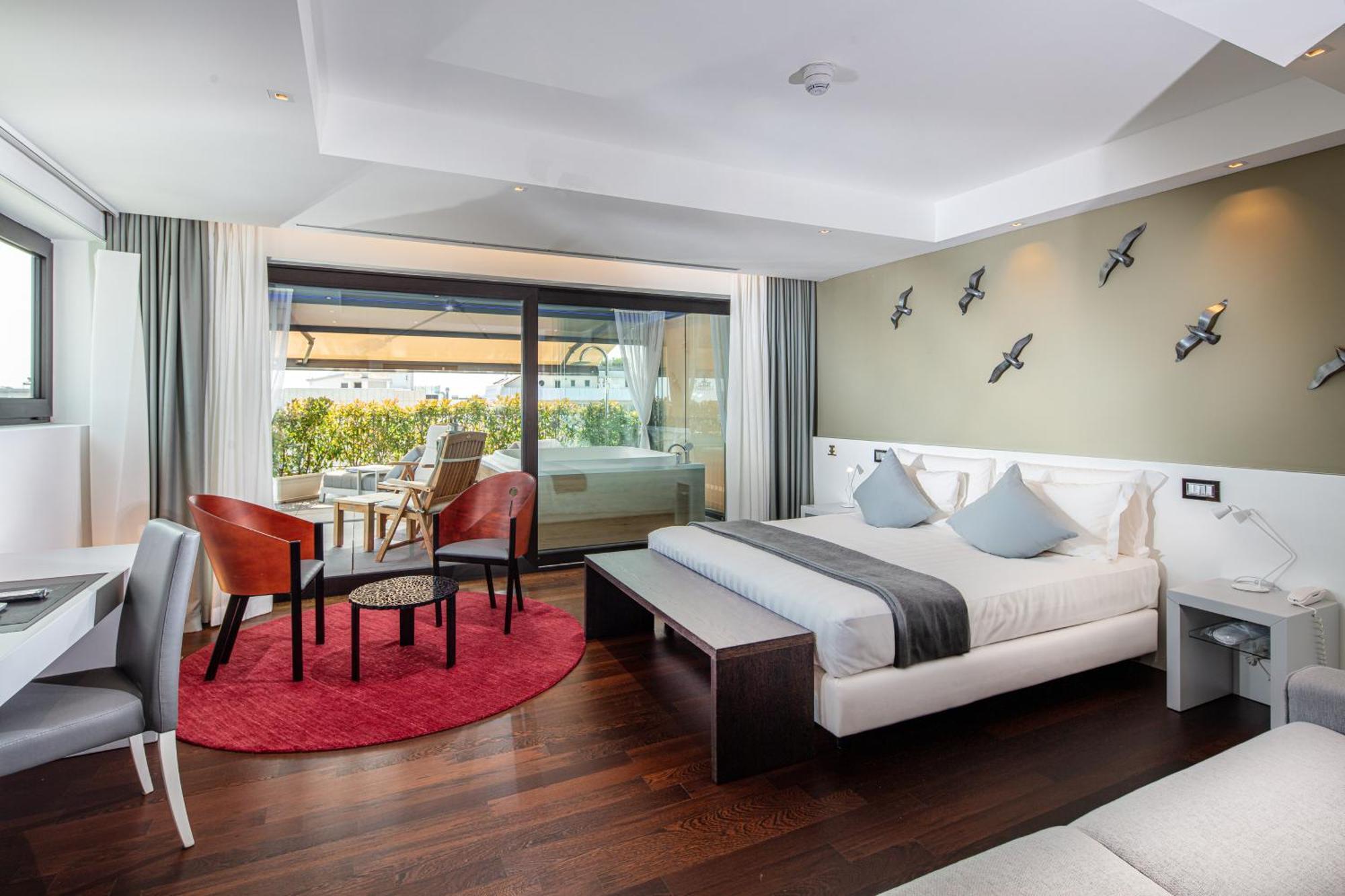 Deluxe Suite mit Whirlpool-Badewanne
