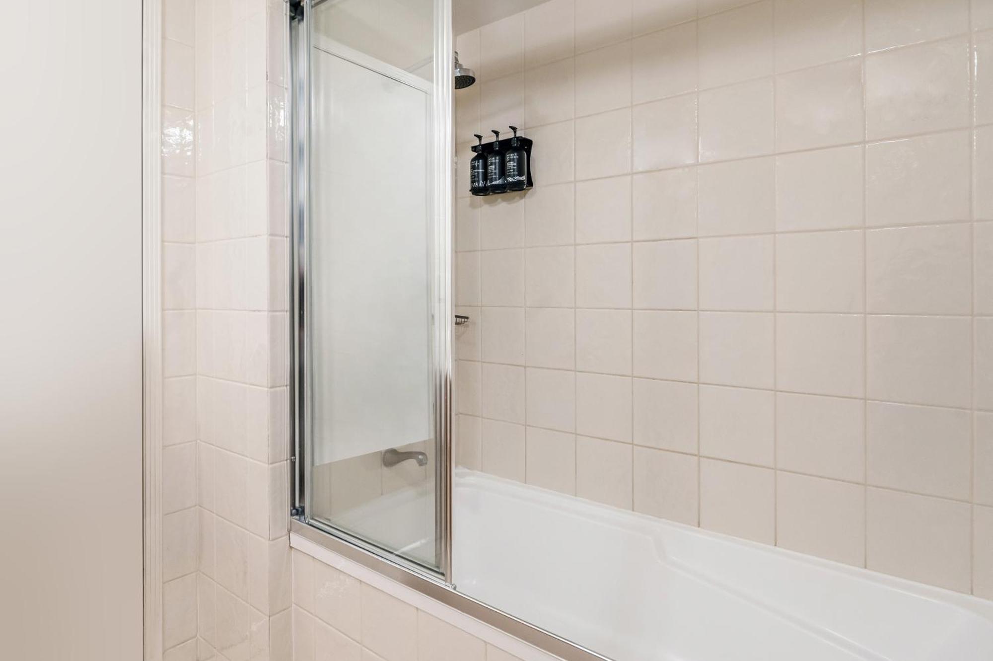 Two-Bedroom Apartment with Ocean View,1558466557:JPEG