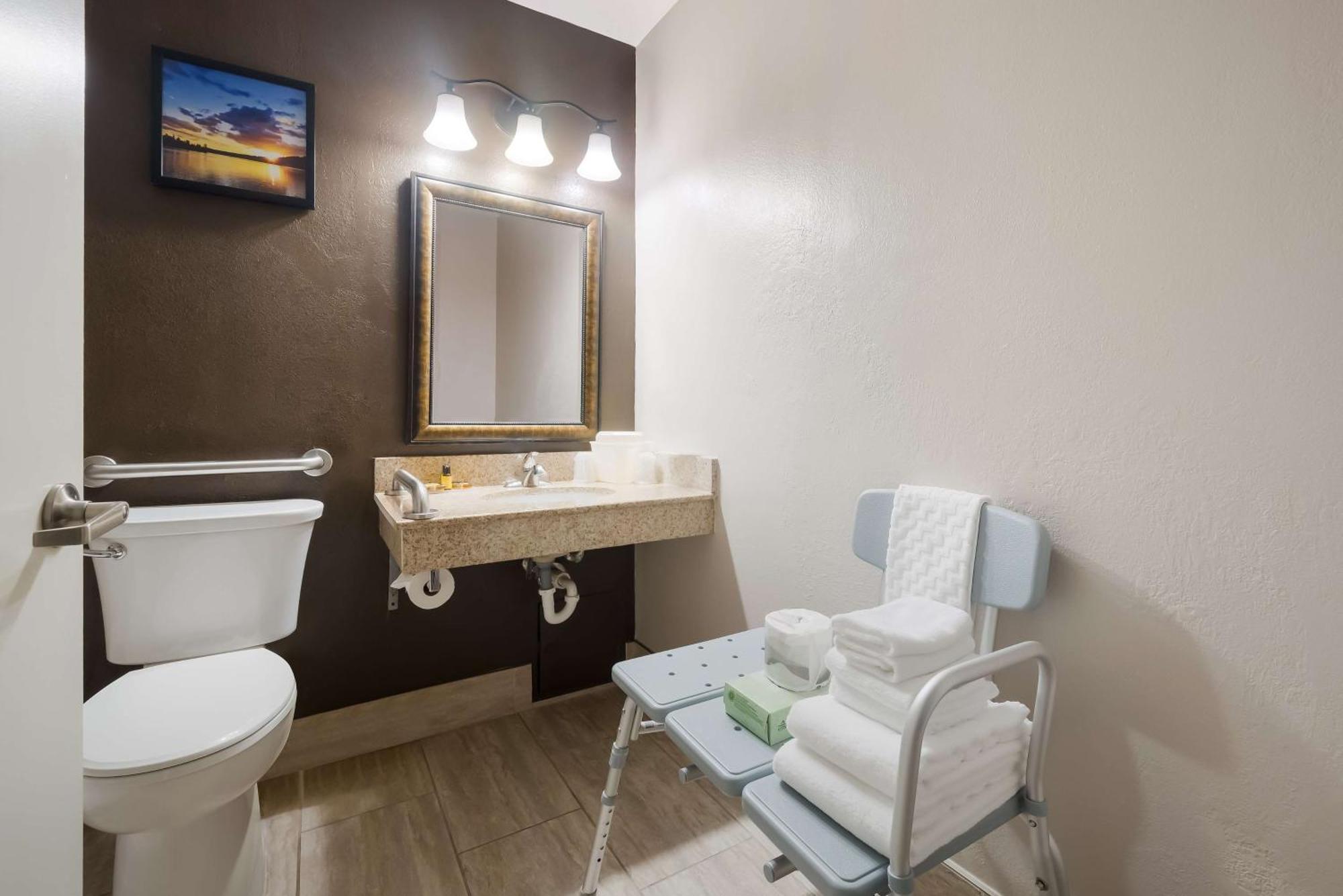 Queen Room with Two Queen Beds and Bath Tub - Disability Access/Non-Smoking