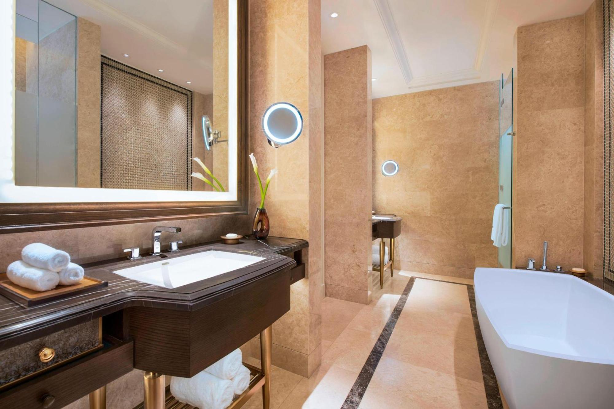 1 King Bed, Outdoor Plunge Pool, St Regis Suite