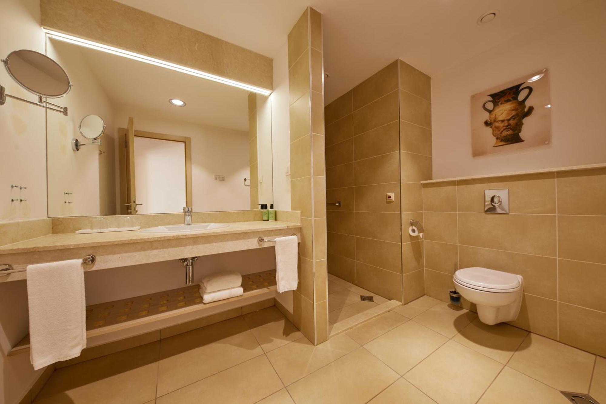 Preferred Club Suite,1558964644:JPEG