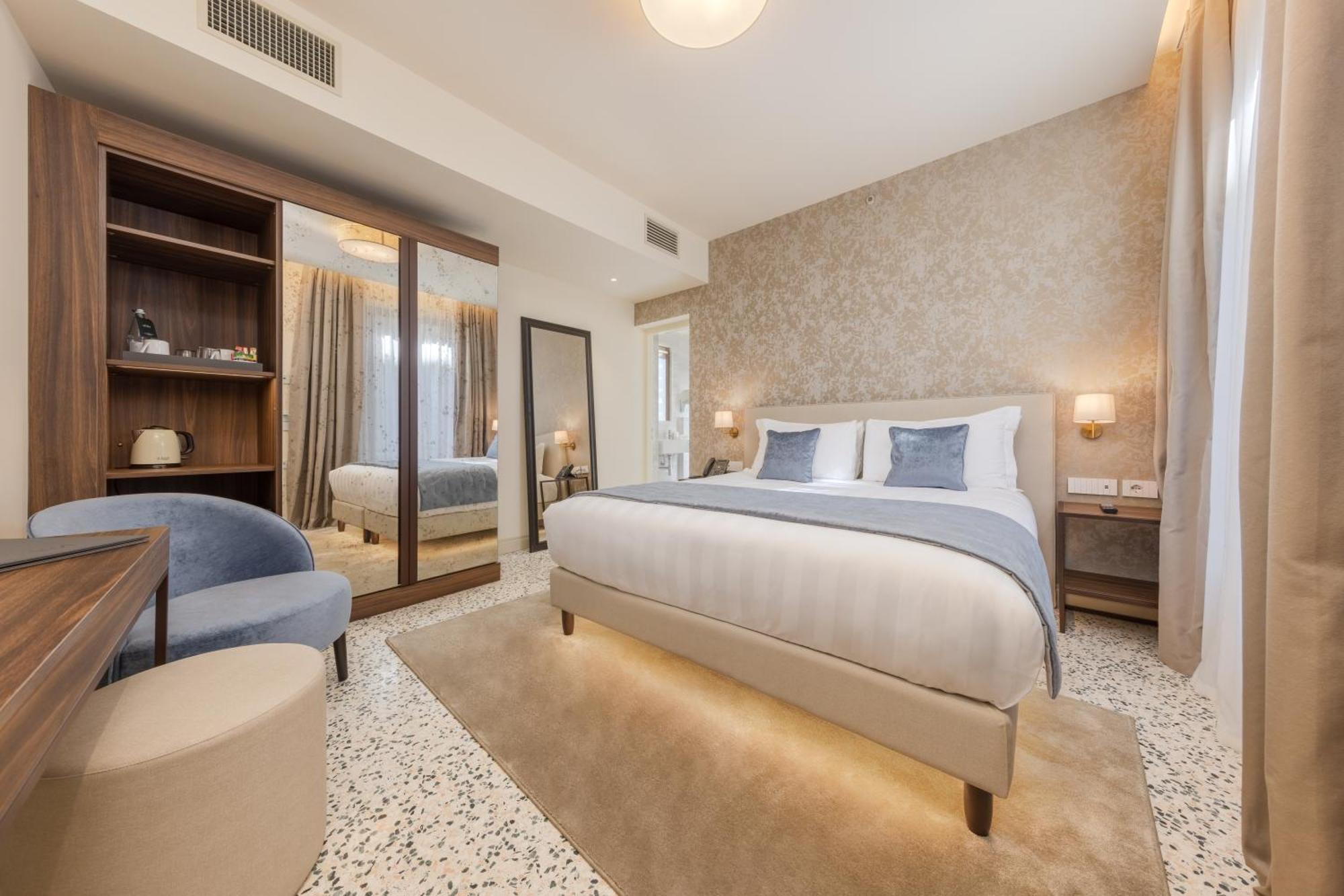 Double Room,1558969468:JPEG