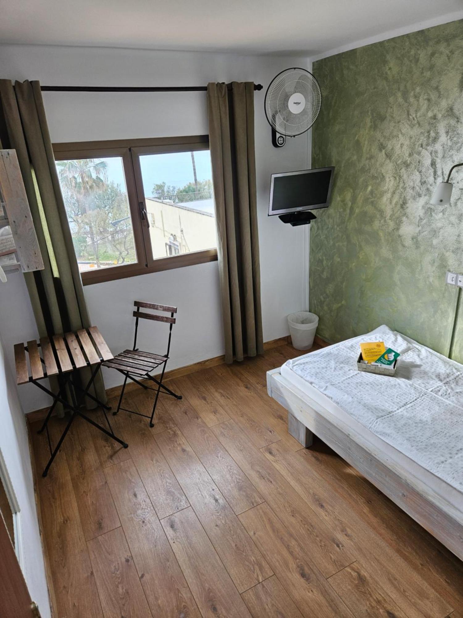 Single Room,1559035093:JPEG