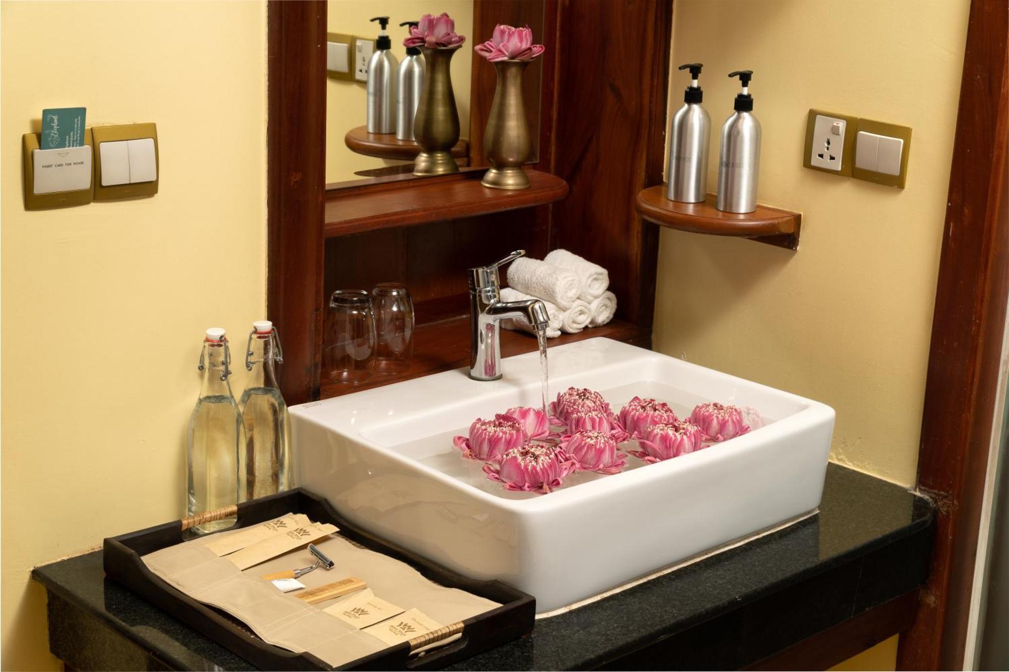 The Exclusive Villa Private Pool Workspace Afternoon Tea Tree planting,1559120428:JPEG