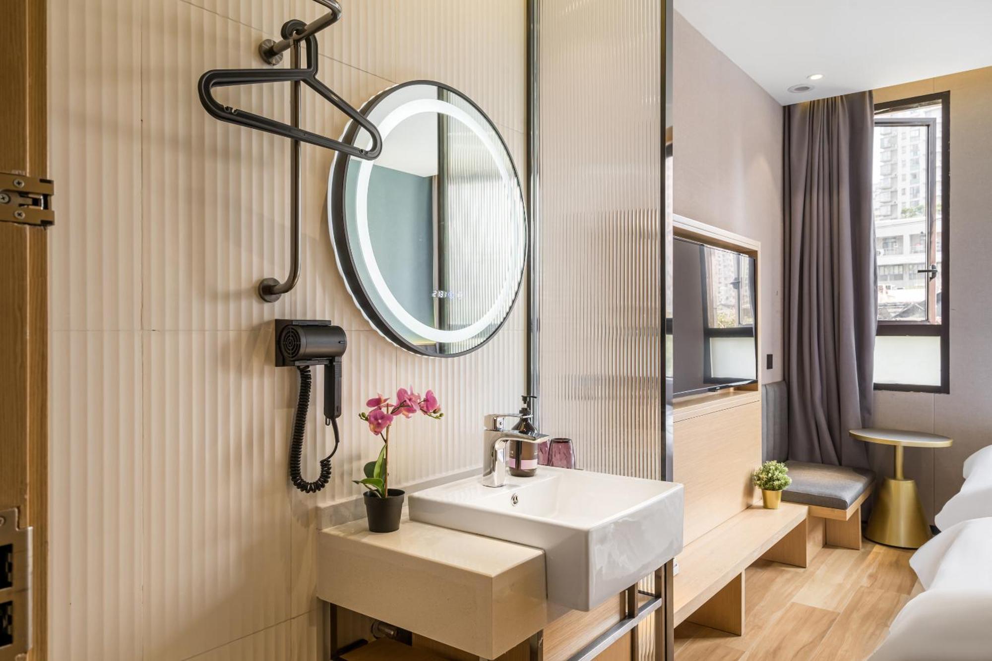 Smart Double Room Window