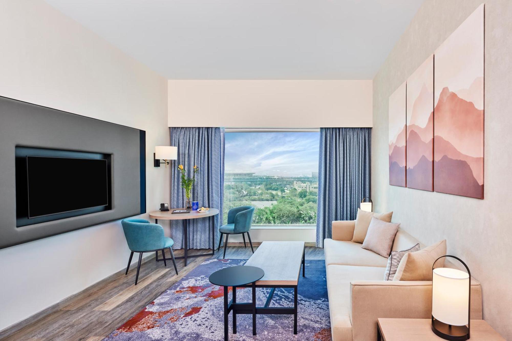 Executive Suite King Bed with Living room Airport View with Cocktail Hours & Short Eats
