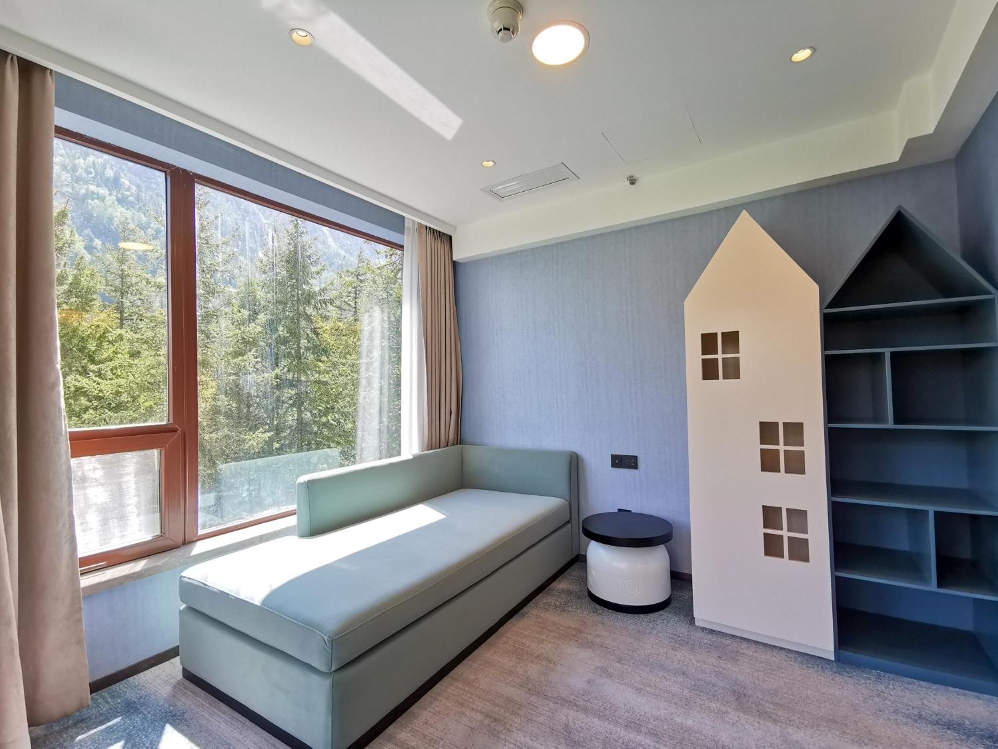 One-Bedroom Suite with King Bed - Non-Smoking