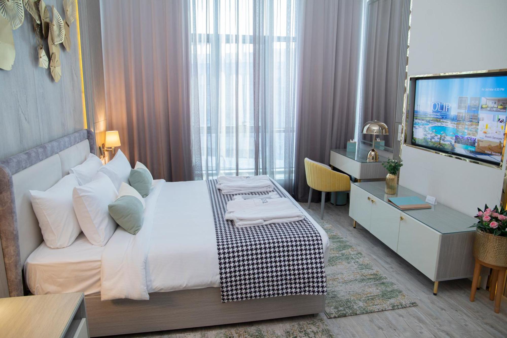 Executive Suite with Pool View