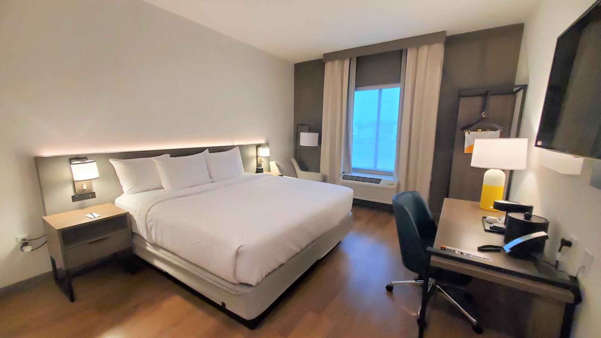 King Room with Roll-In Shower - Disability Access/Non Smoking