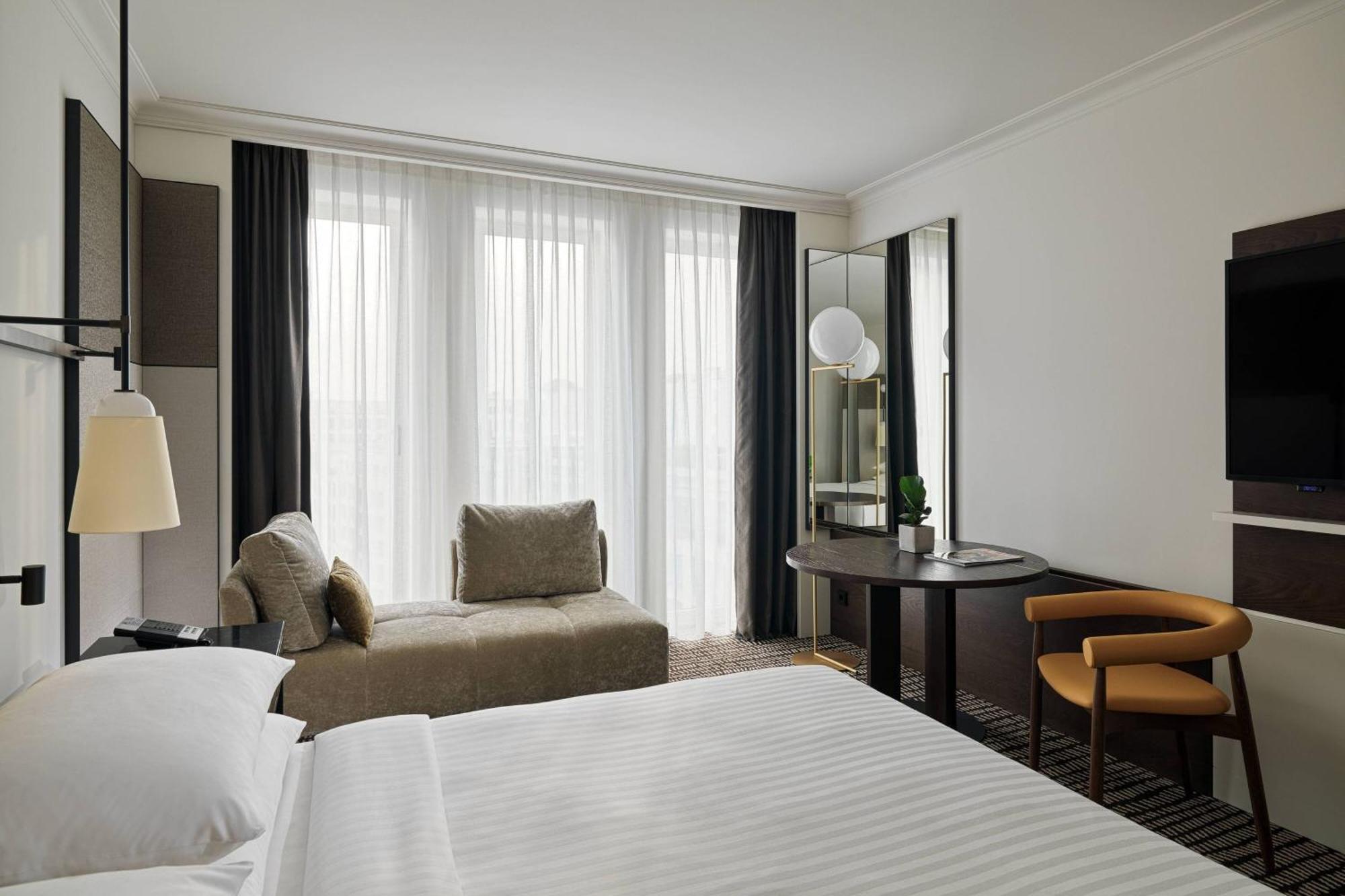 Executive Room with Lounge Access, 1 King,1498689745:JPEG
