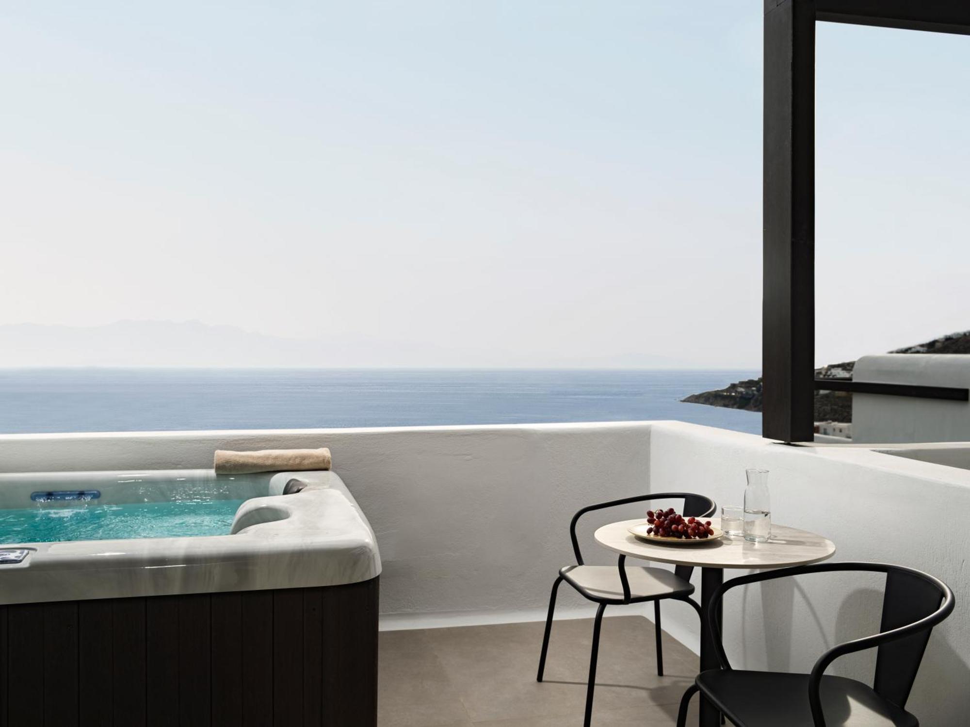 Junior Suite Outdoor Jetted Tub Sea View