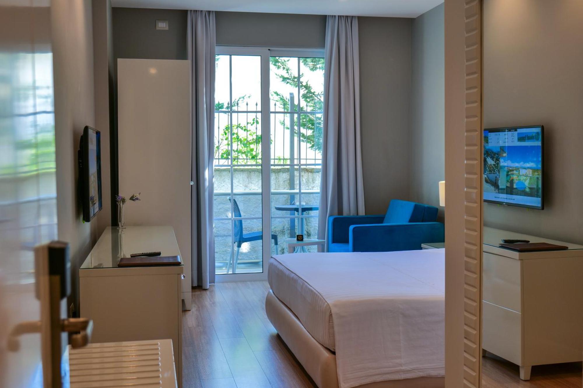 Double or Twin Room Balcony