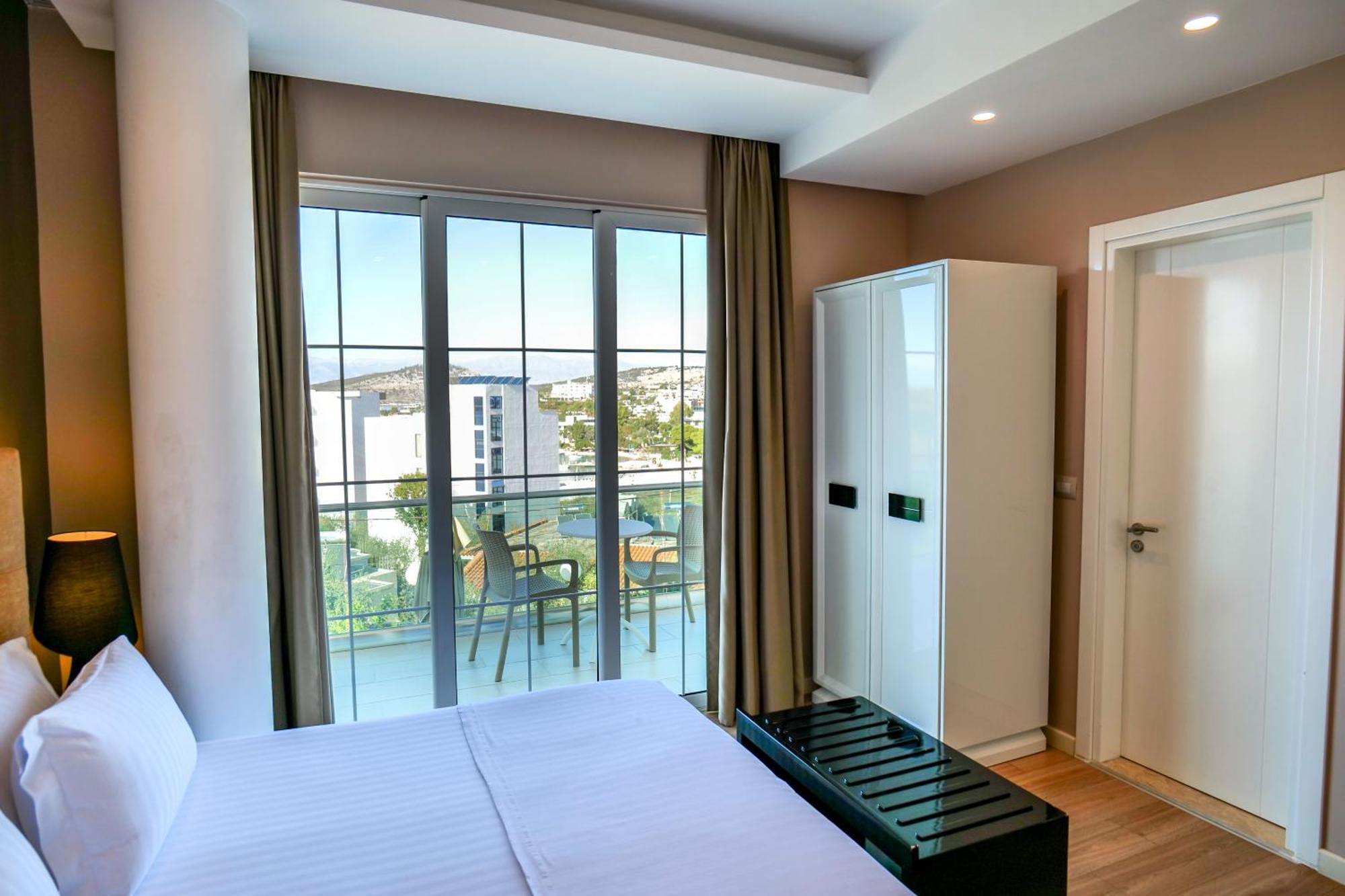 Deluxe Family Room Balcony