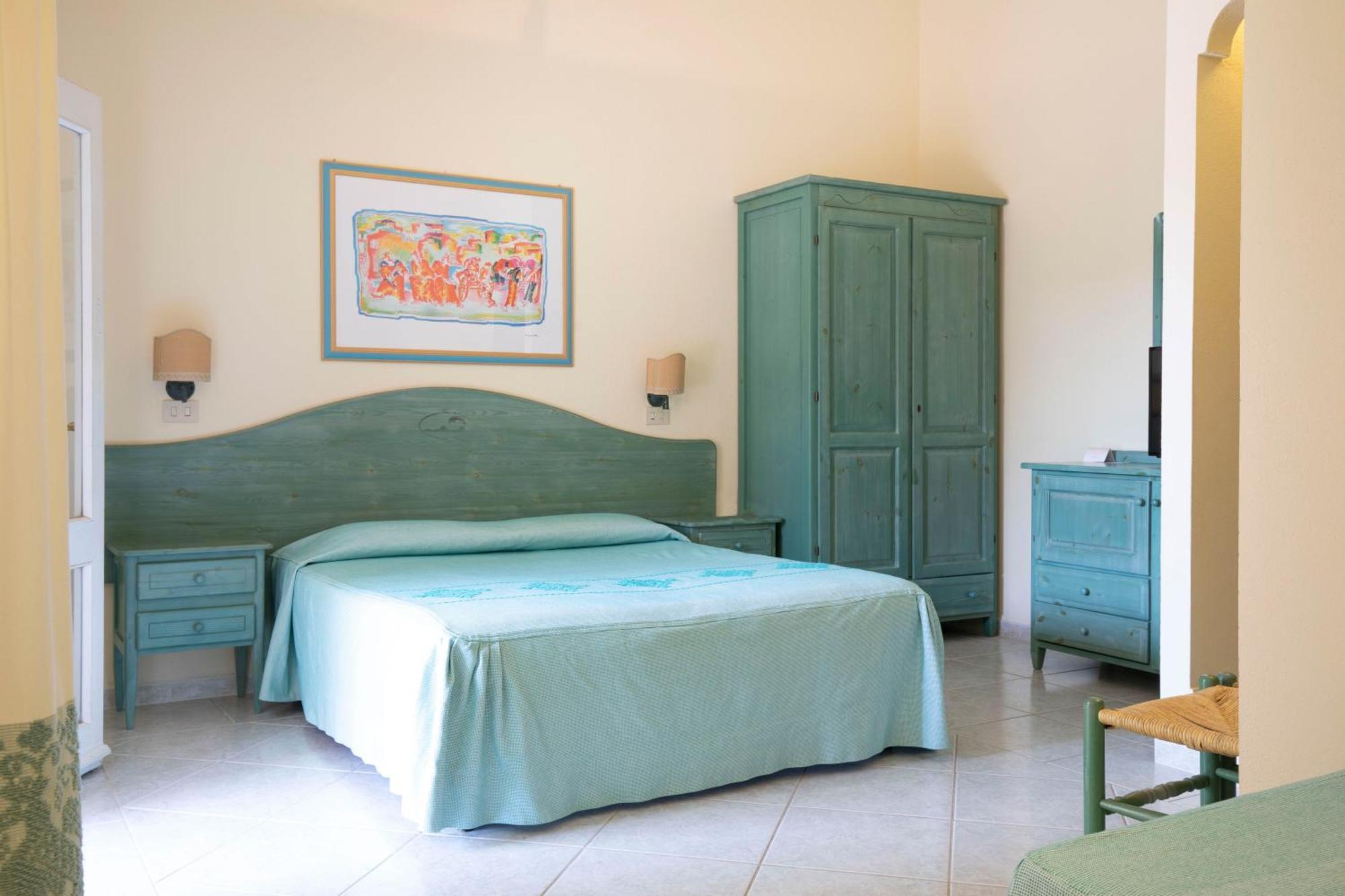 Queen Room with Pool View