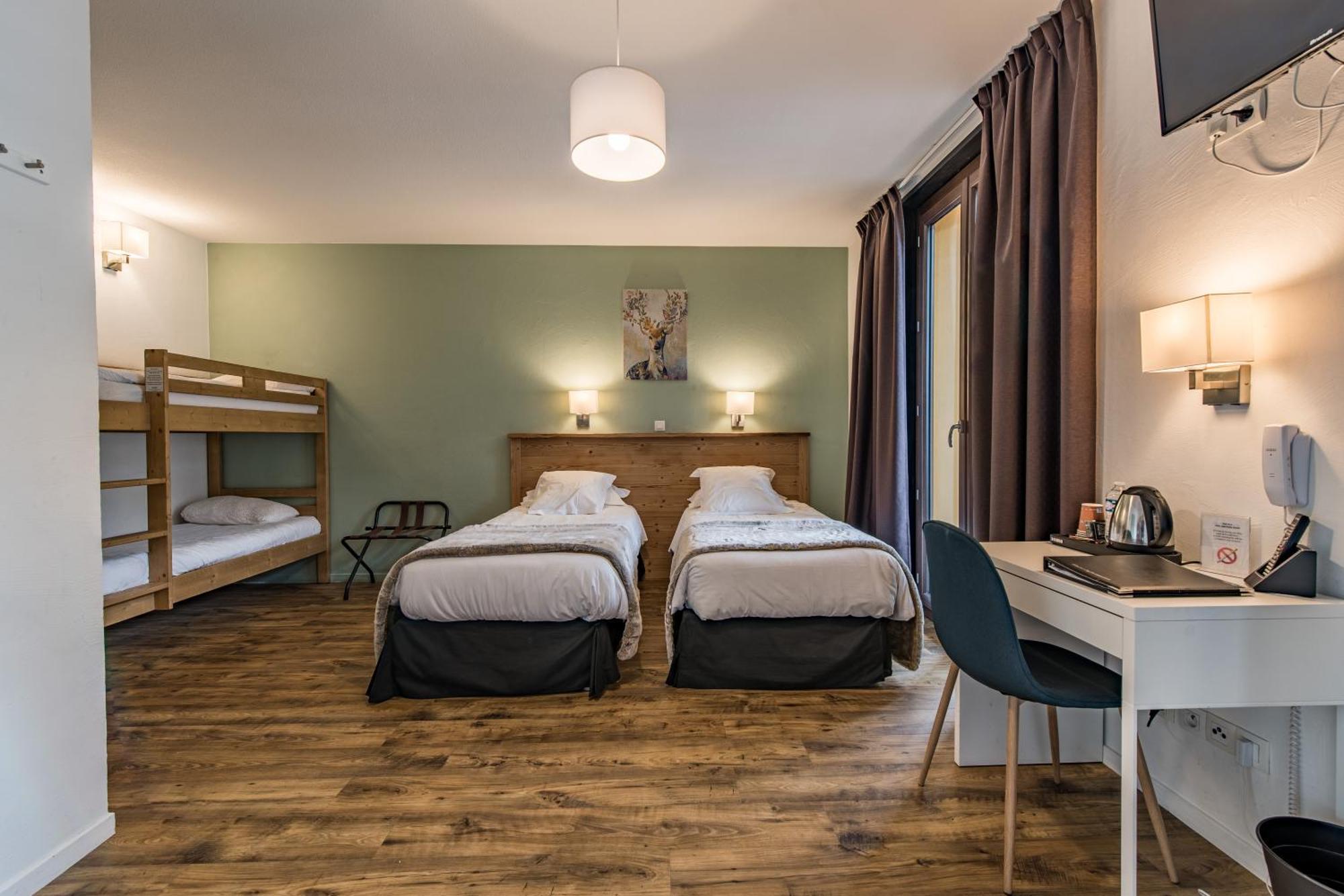 Chambre Quadruple Classique (4 Personnes) - Non-Fumeurs