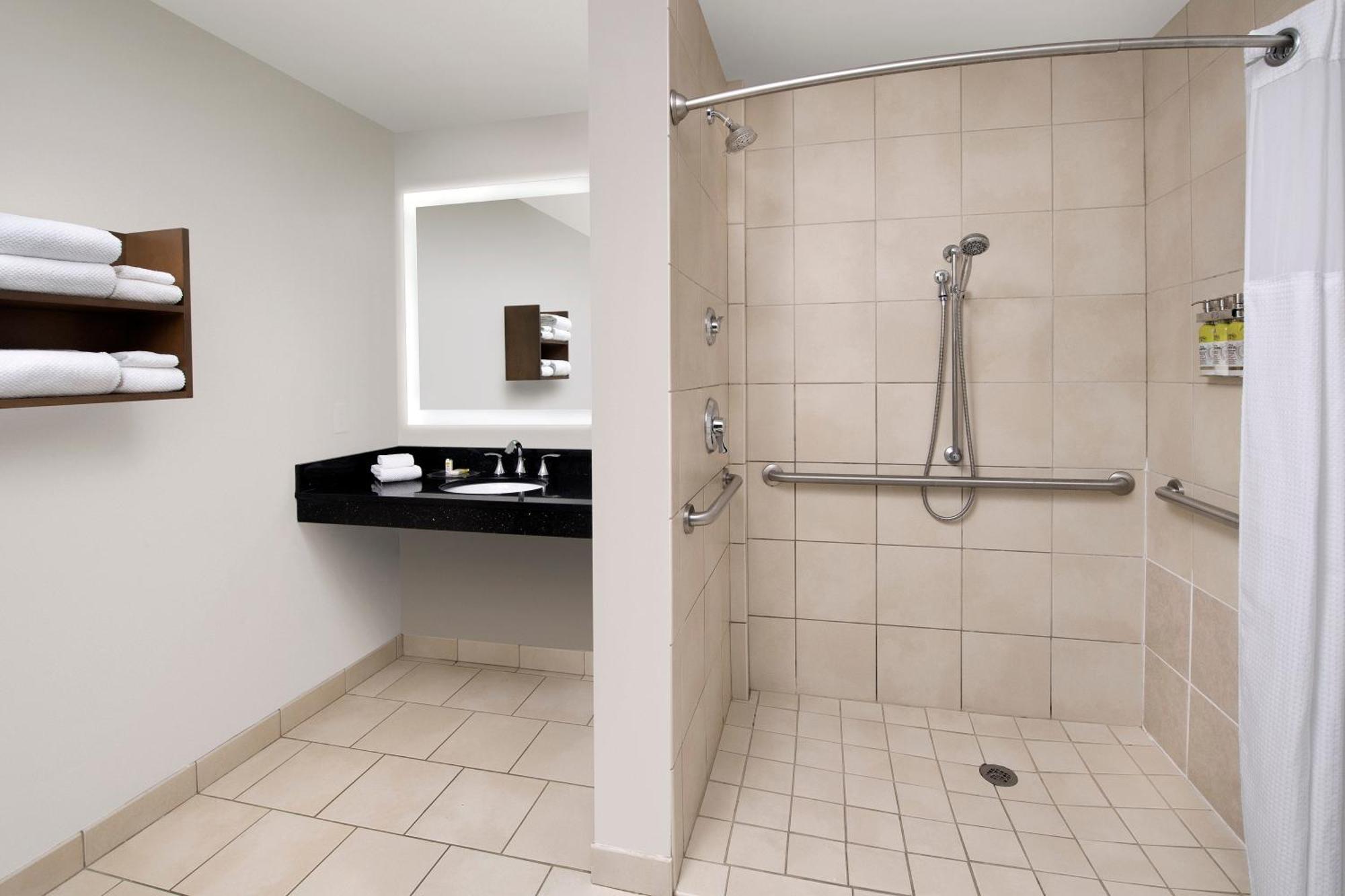 Queen Suite - Hearing Accessible