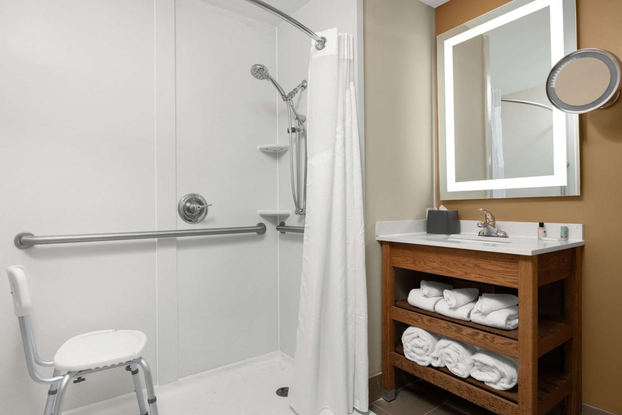 Queen Room Two Queen Beds Roll Shower Mobility Accessible