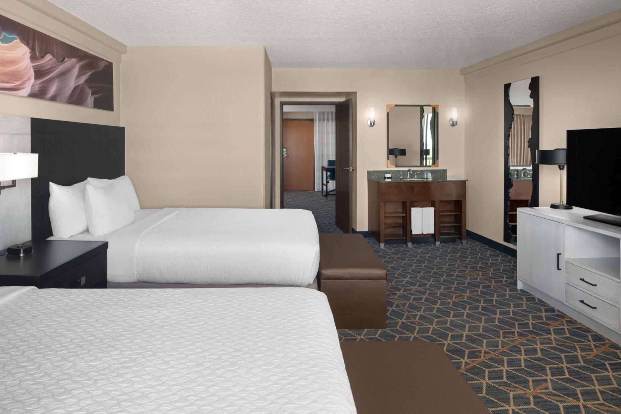 Two-Room Queen Suite Pool View