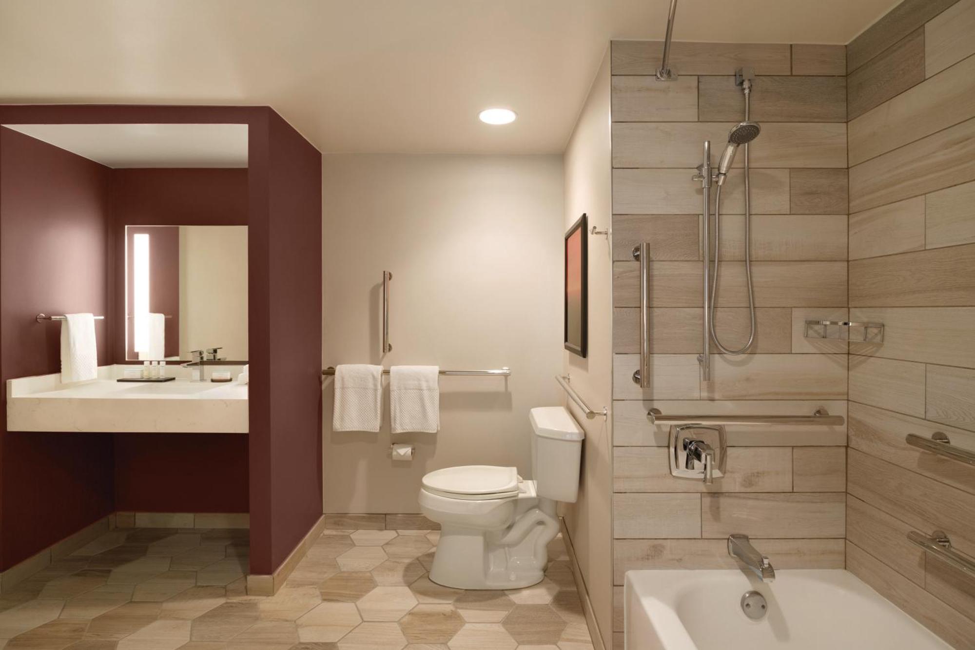 One-Bedroom Suite Mobility Access or Bath Tub