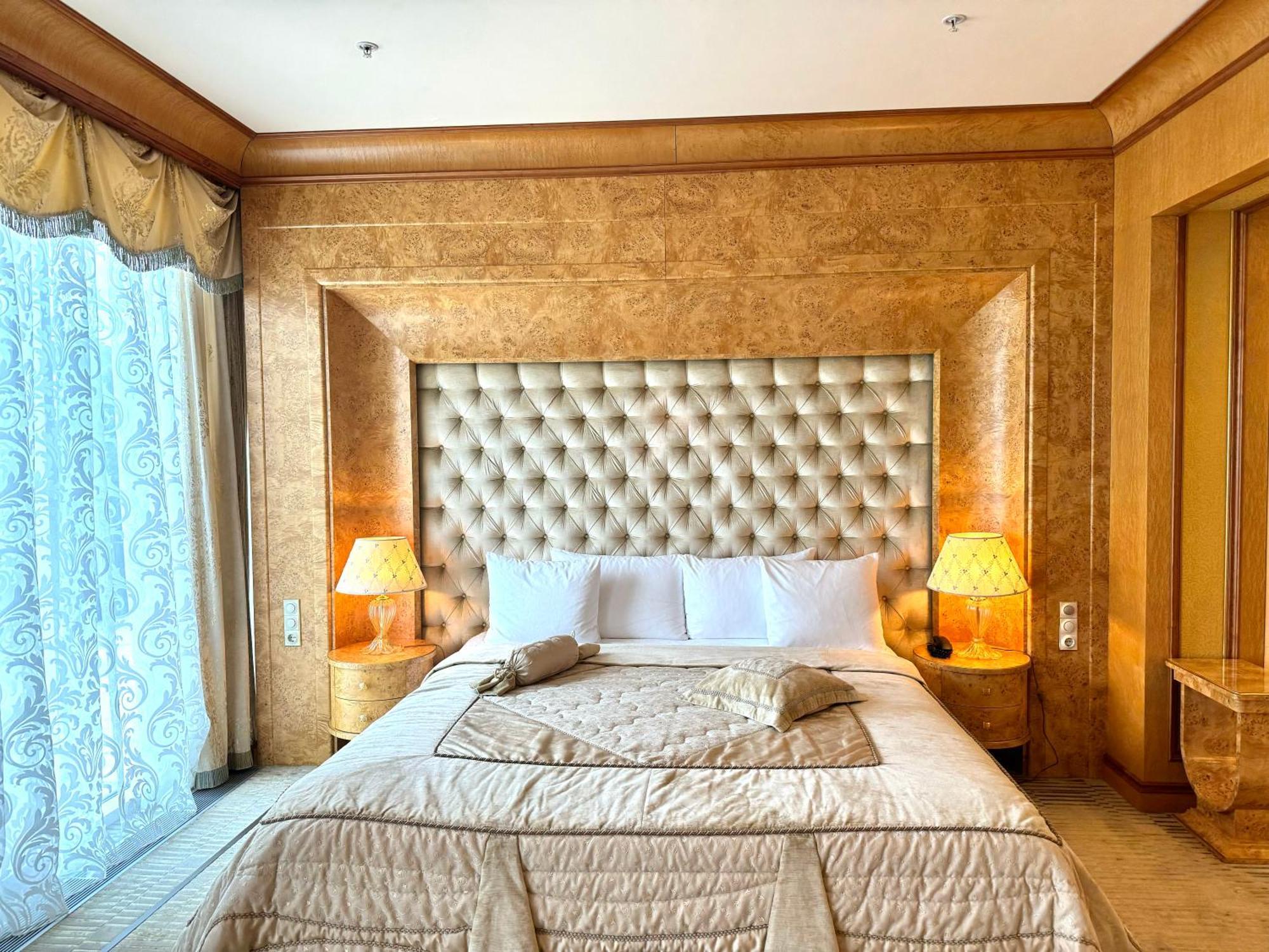 Golf Deluxe Room,1559642056:JPEG