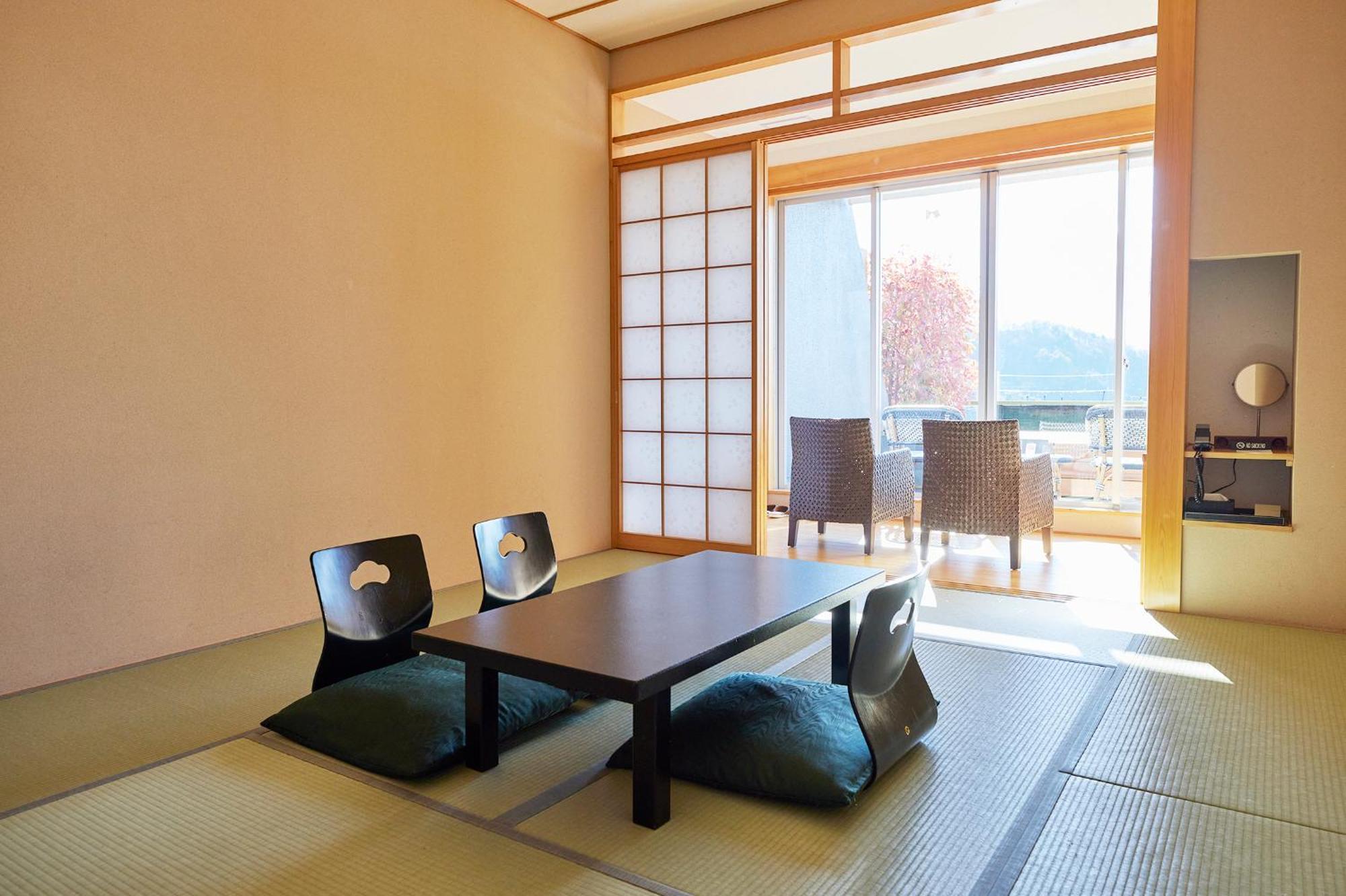 Japanese-Style Room "NAGOMI" with Balcony with Mt.Fuji and Lake View - Non Smoking