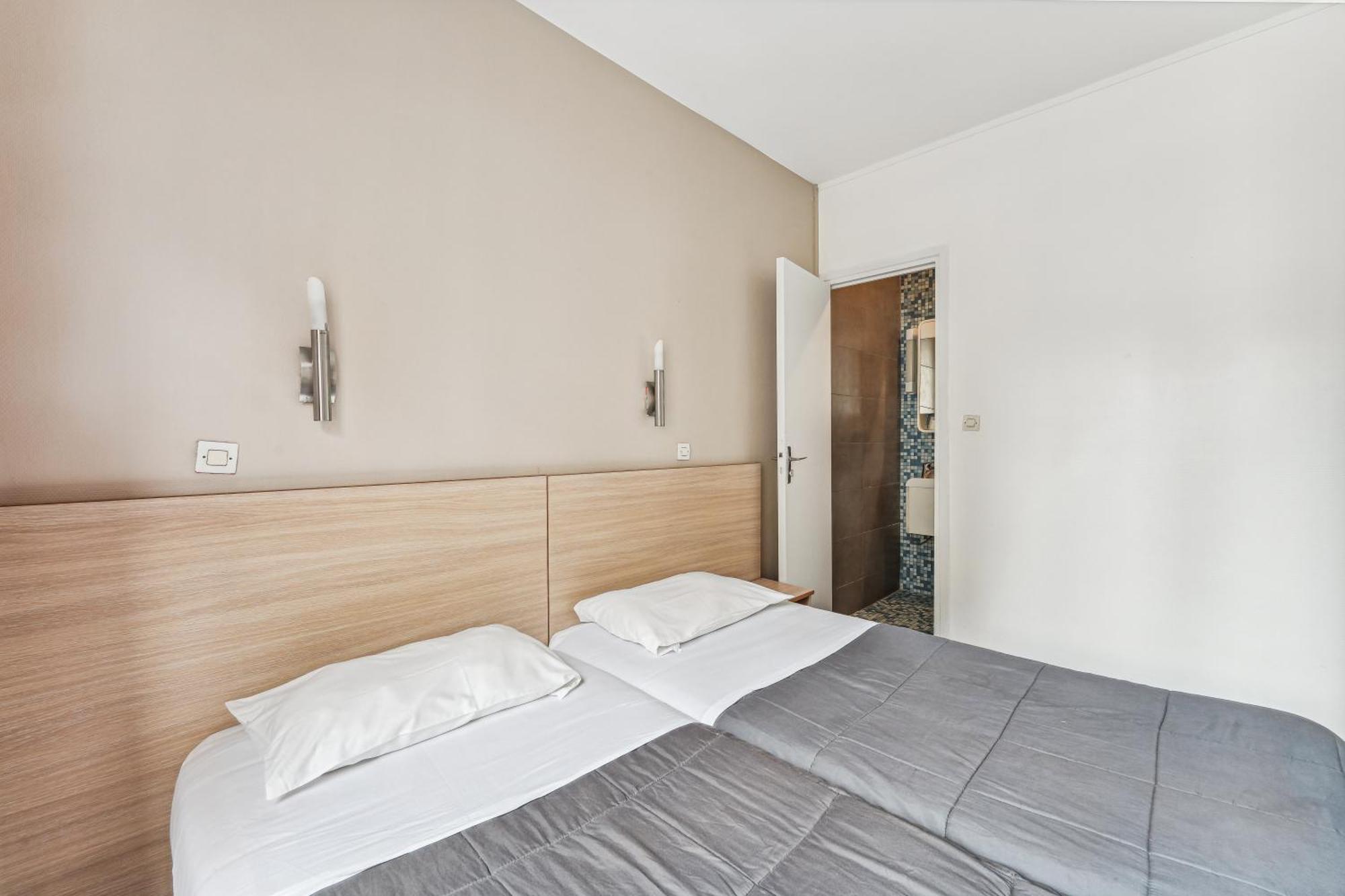 Twin Room with Private Bathroom,1559707882:JPEG