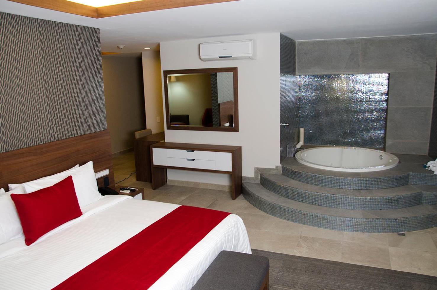 Deluxe Suite with Spa Bath