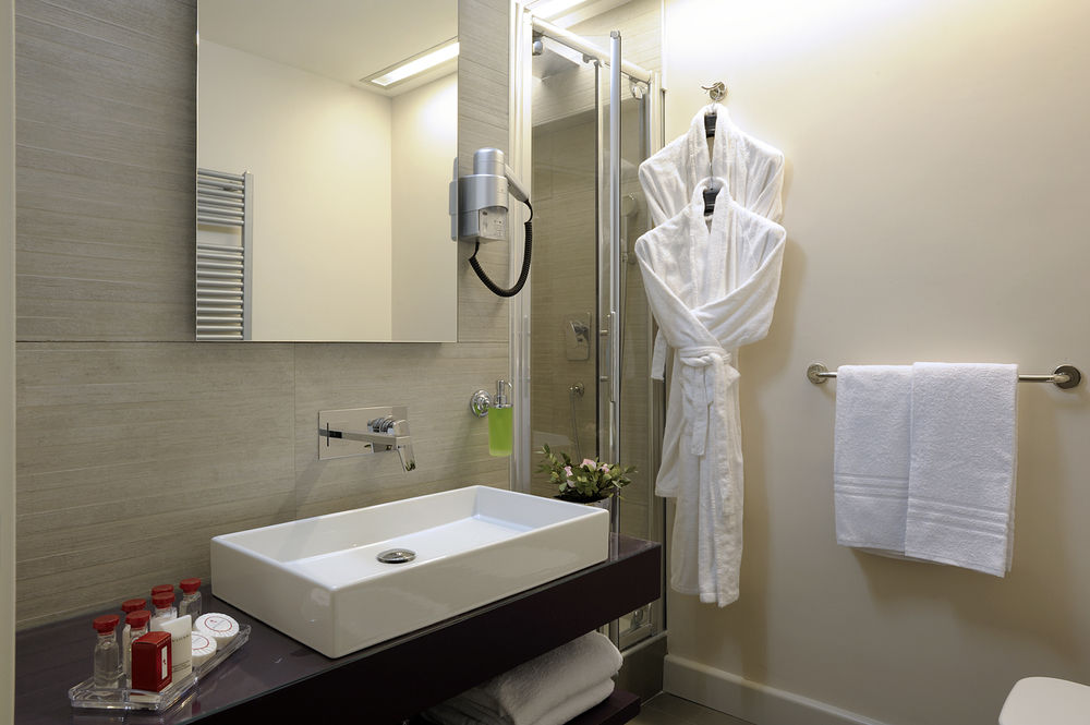 Suite (3 Adults),15651692:JPEG