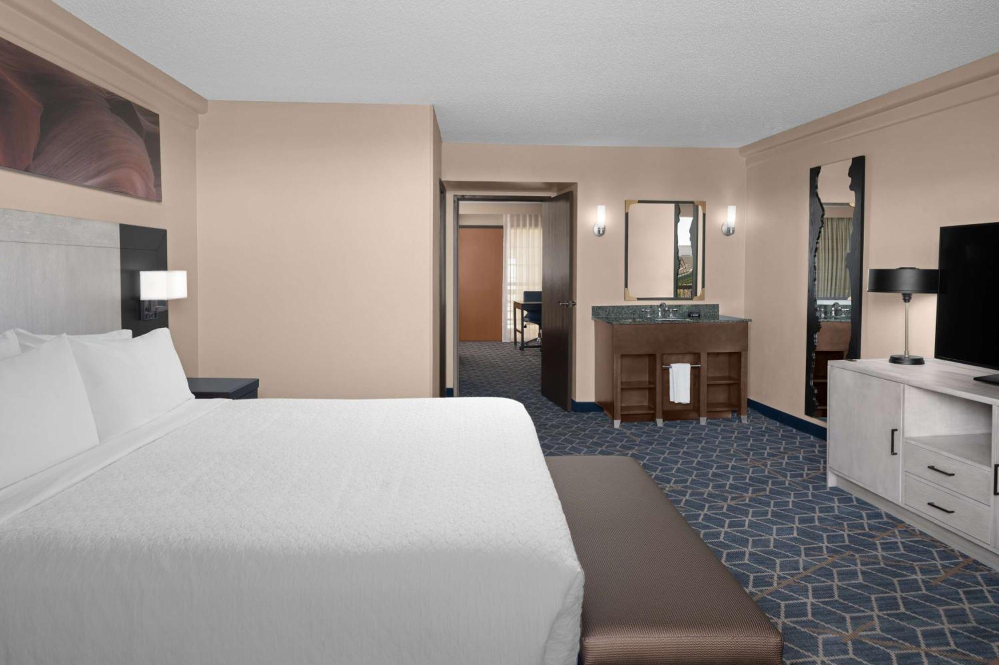 King Room Pool View