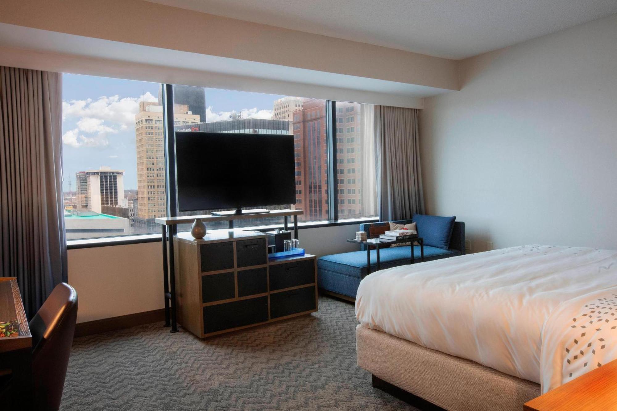 Corner King Room