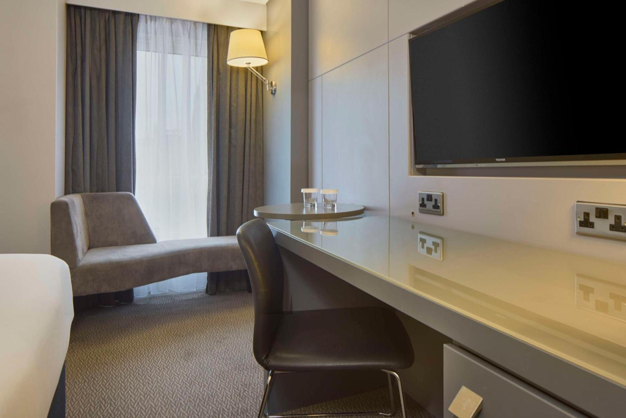 King Guest Room,1516423171:JPEG