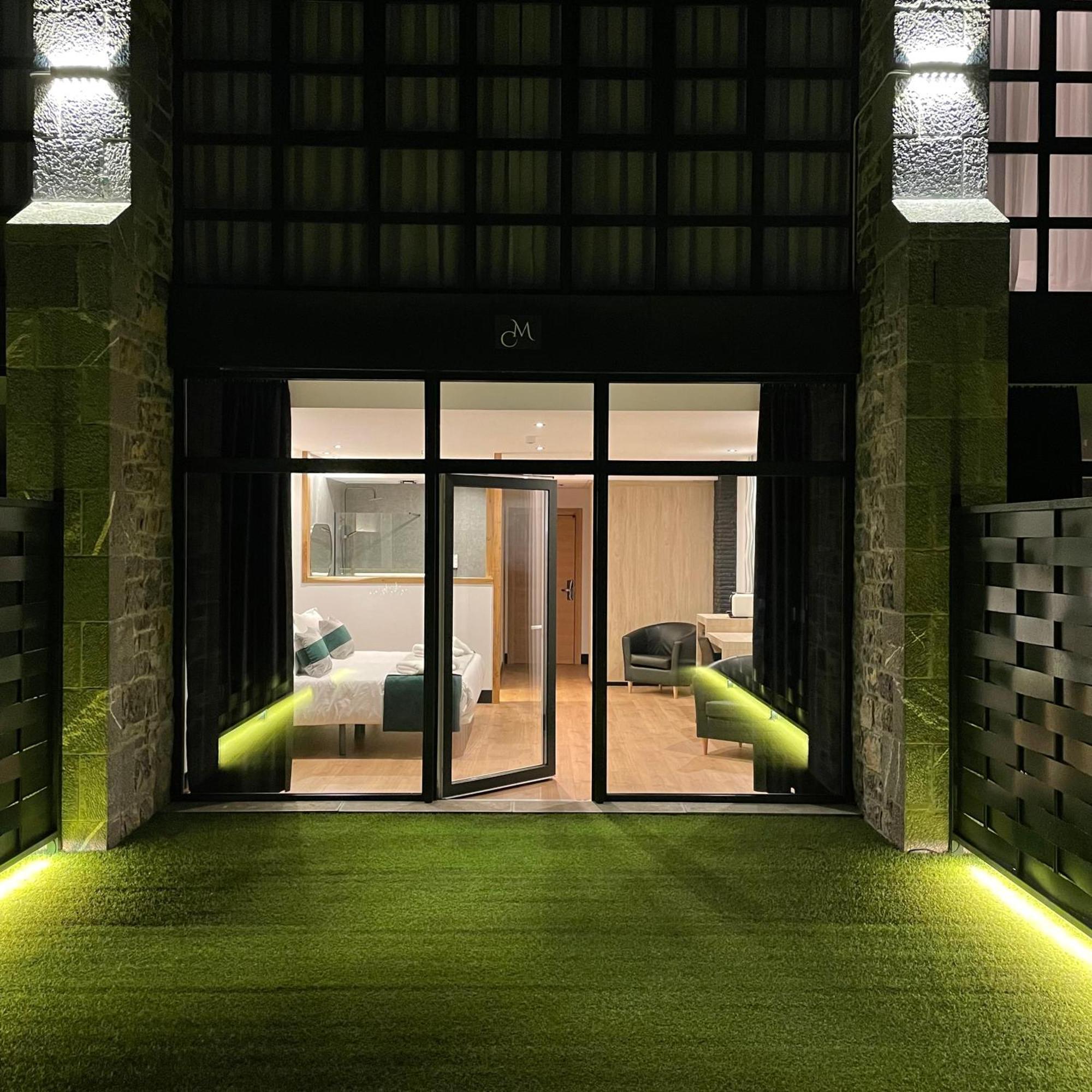 Deluxe Suite with Parking