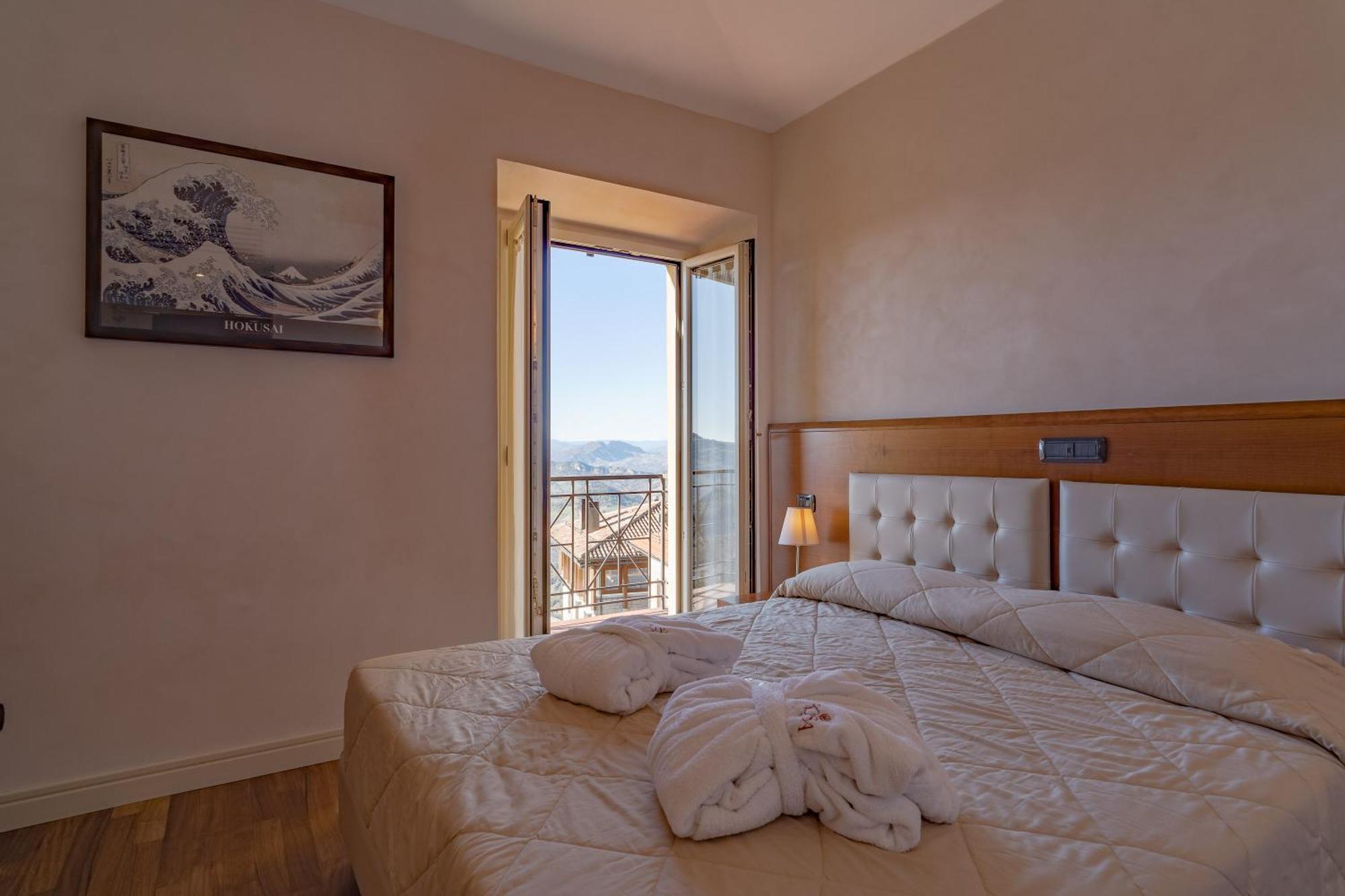 Junior Suite (2 Adults)