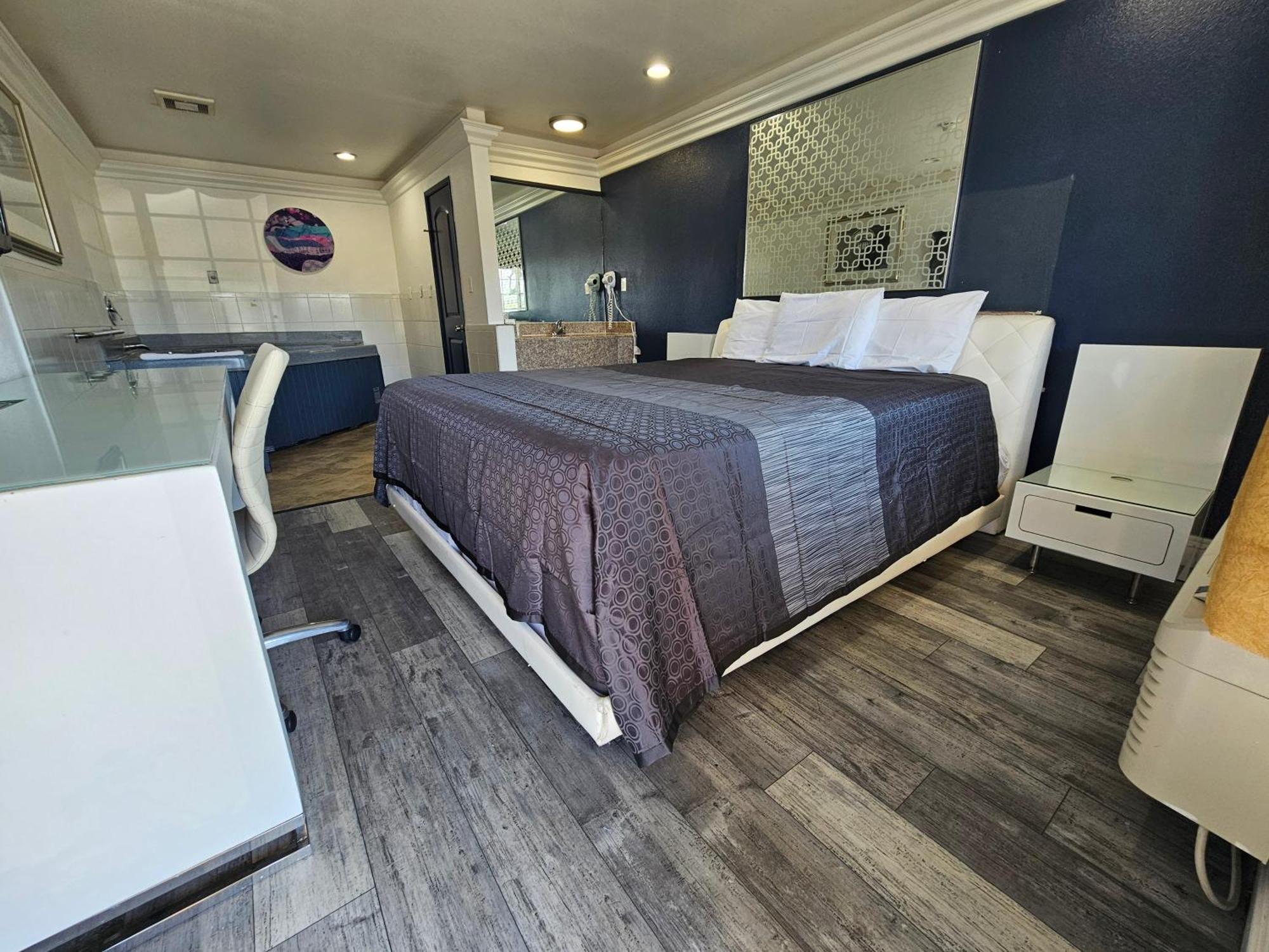 King Room with Spa Bath