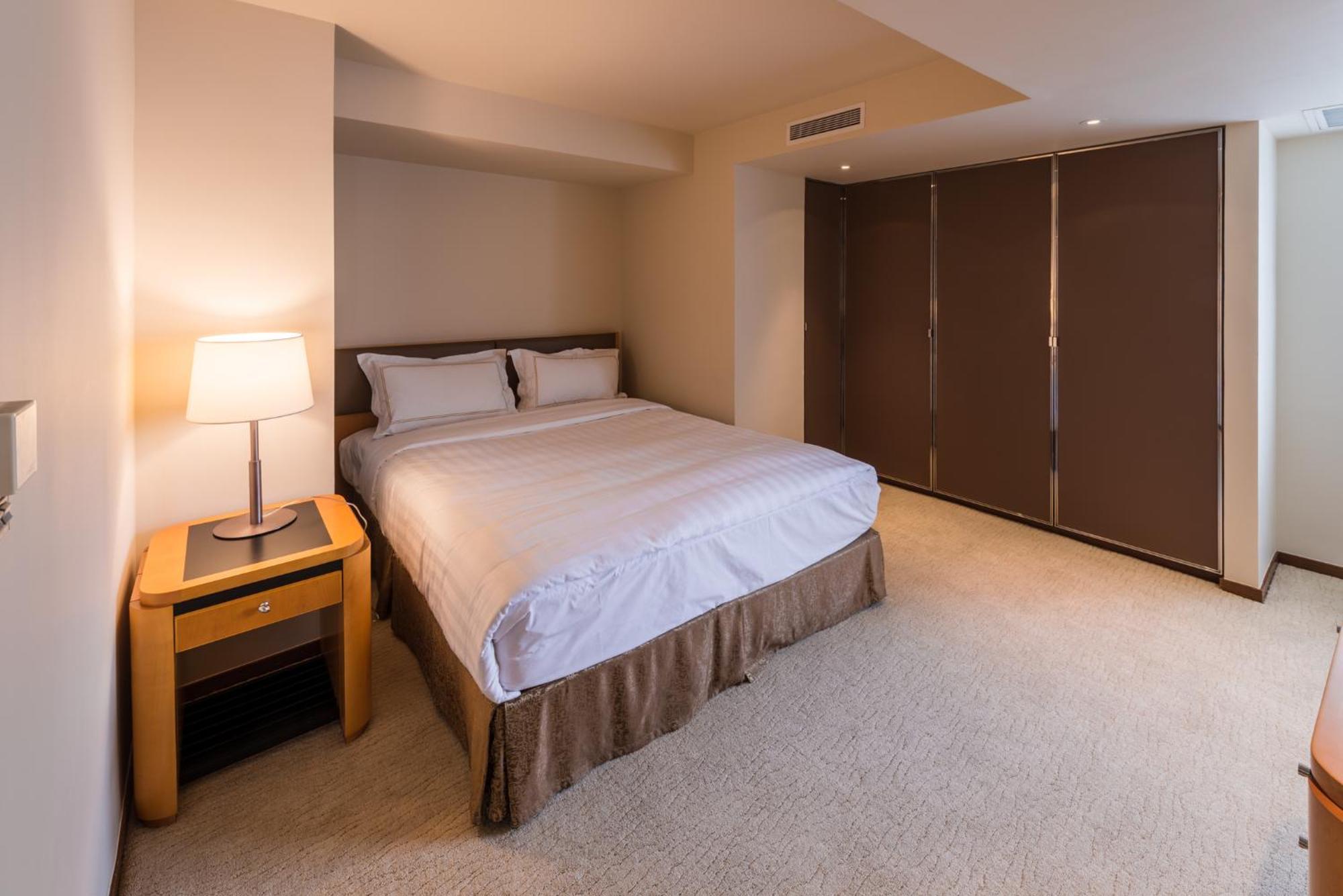 Three-Bedroom ApartmentBuffet