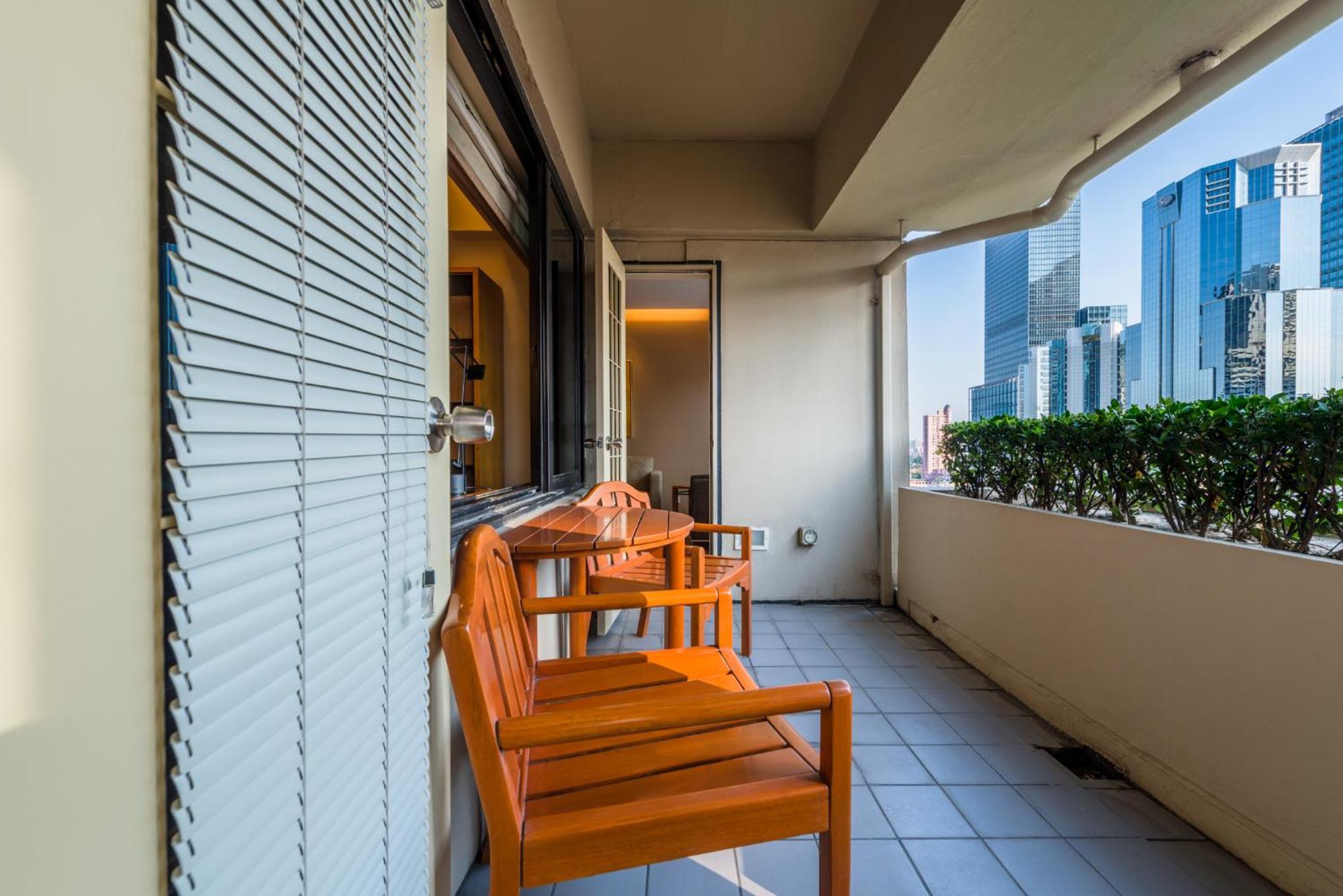 Four-Bedroom ApartmentBuffet