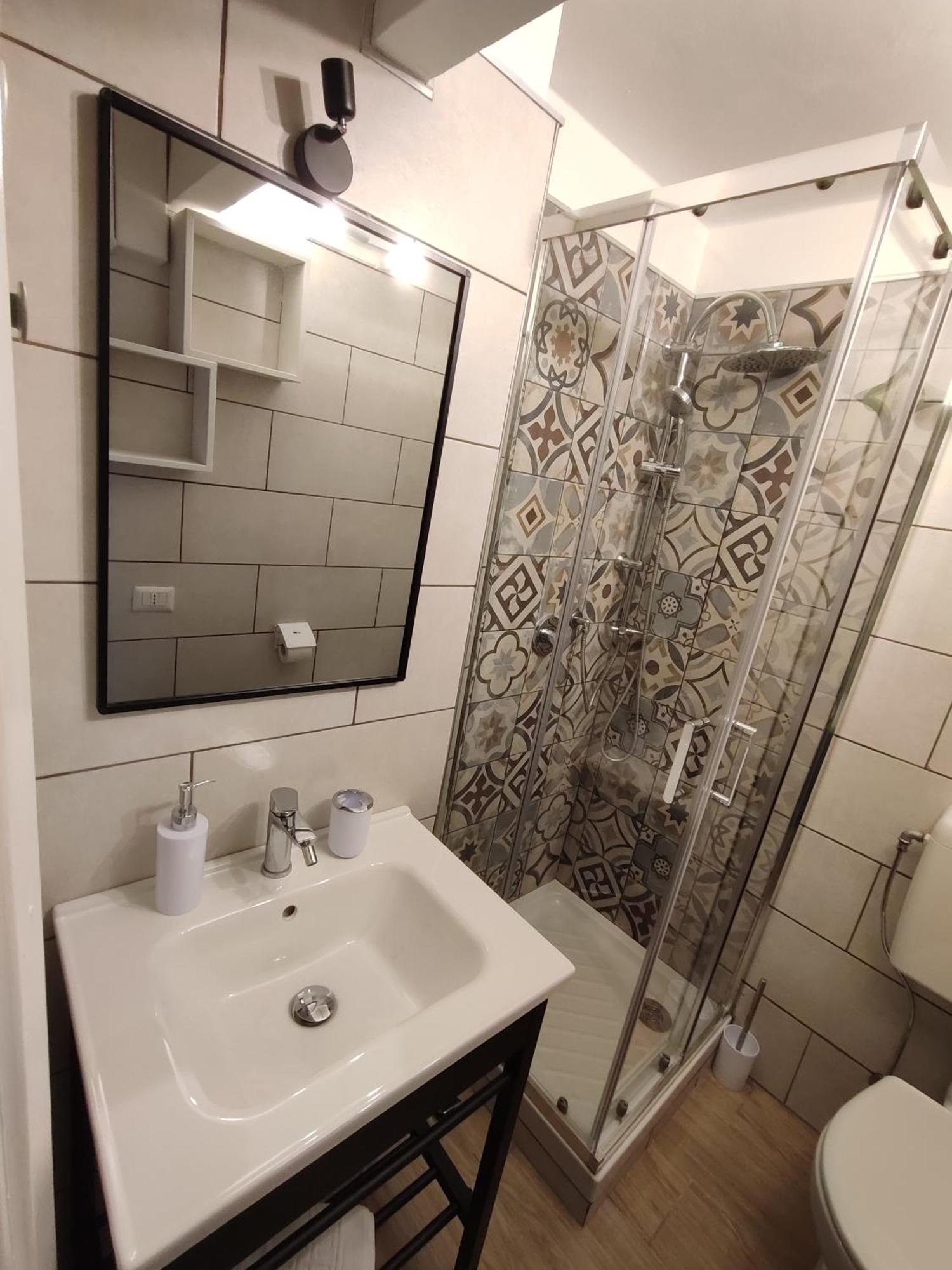 Double Room Private Bathroom,1563542386:JPEG