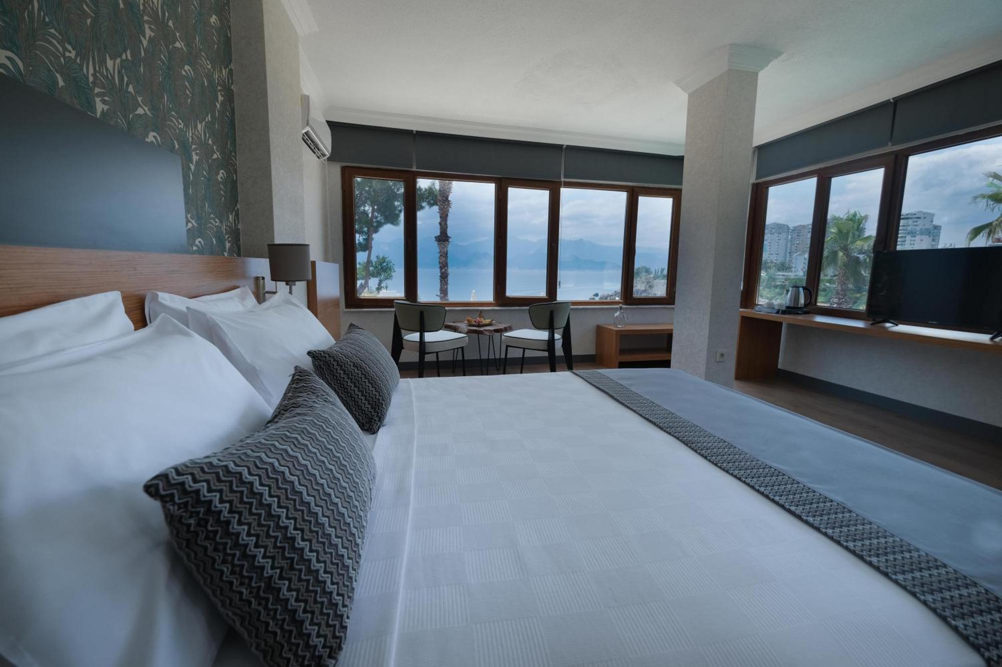 Junior Suite with Sea View,1563653698:JPEG
