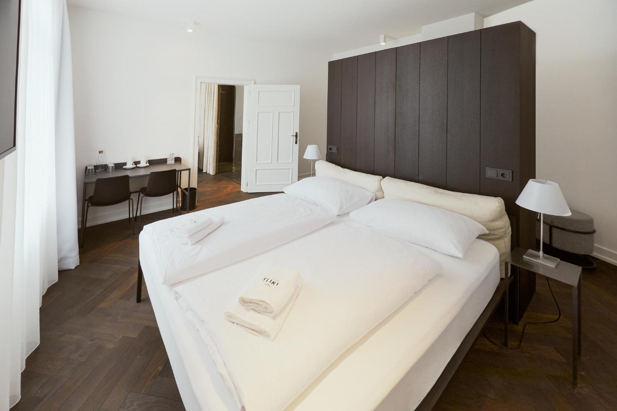 Historic Deluxe Suite with separate Rooms