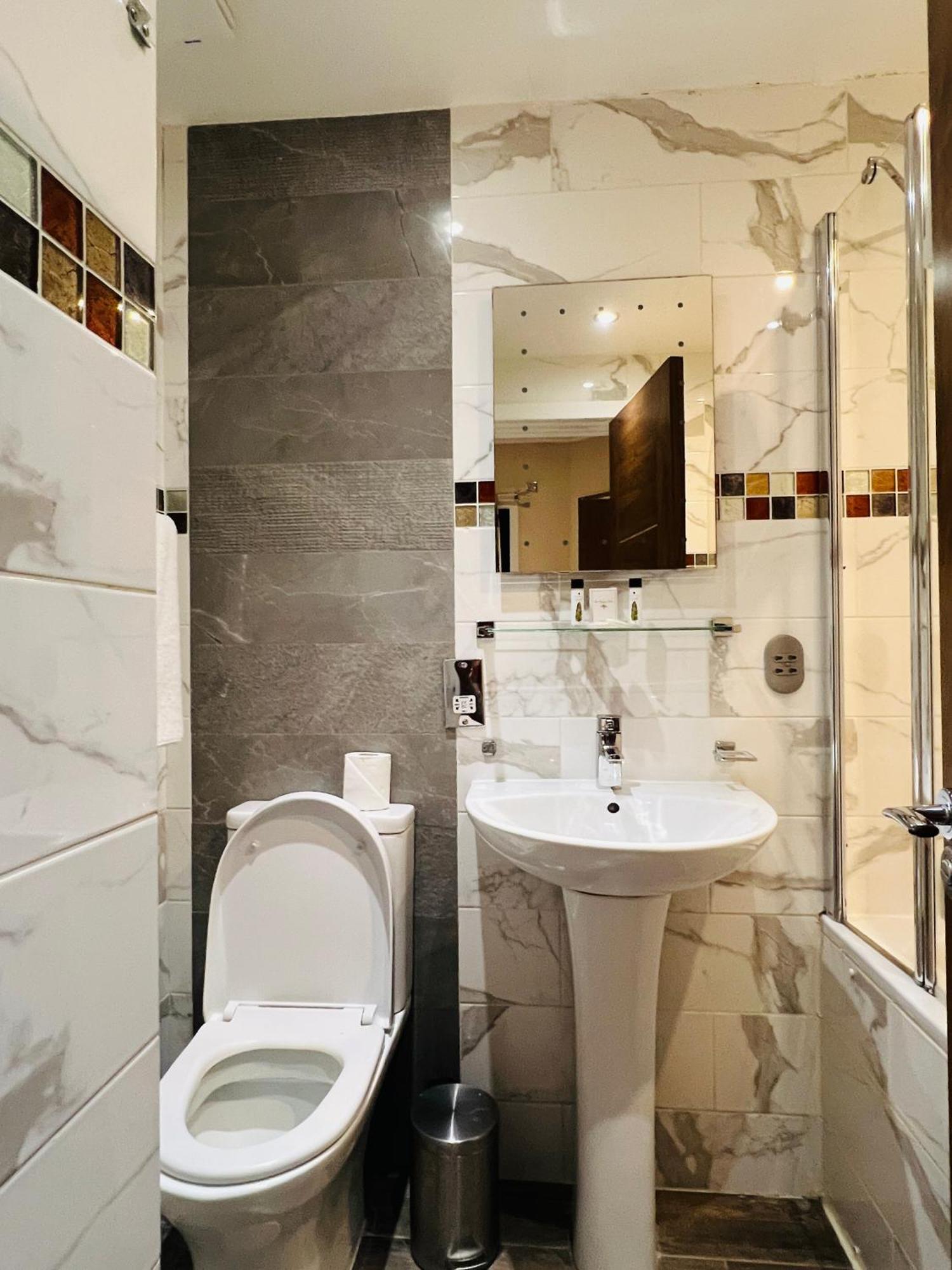 Double Room Private Bathroom