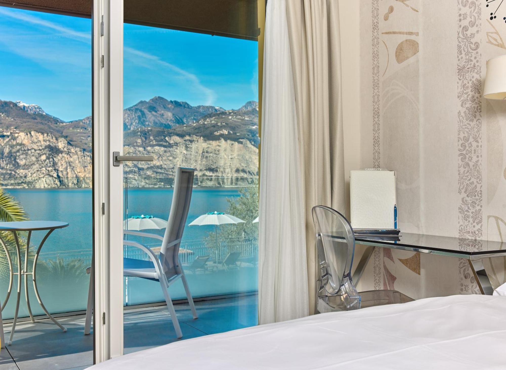 Triple Room with Lake View