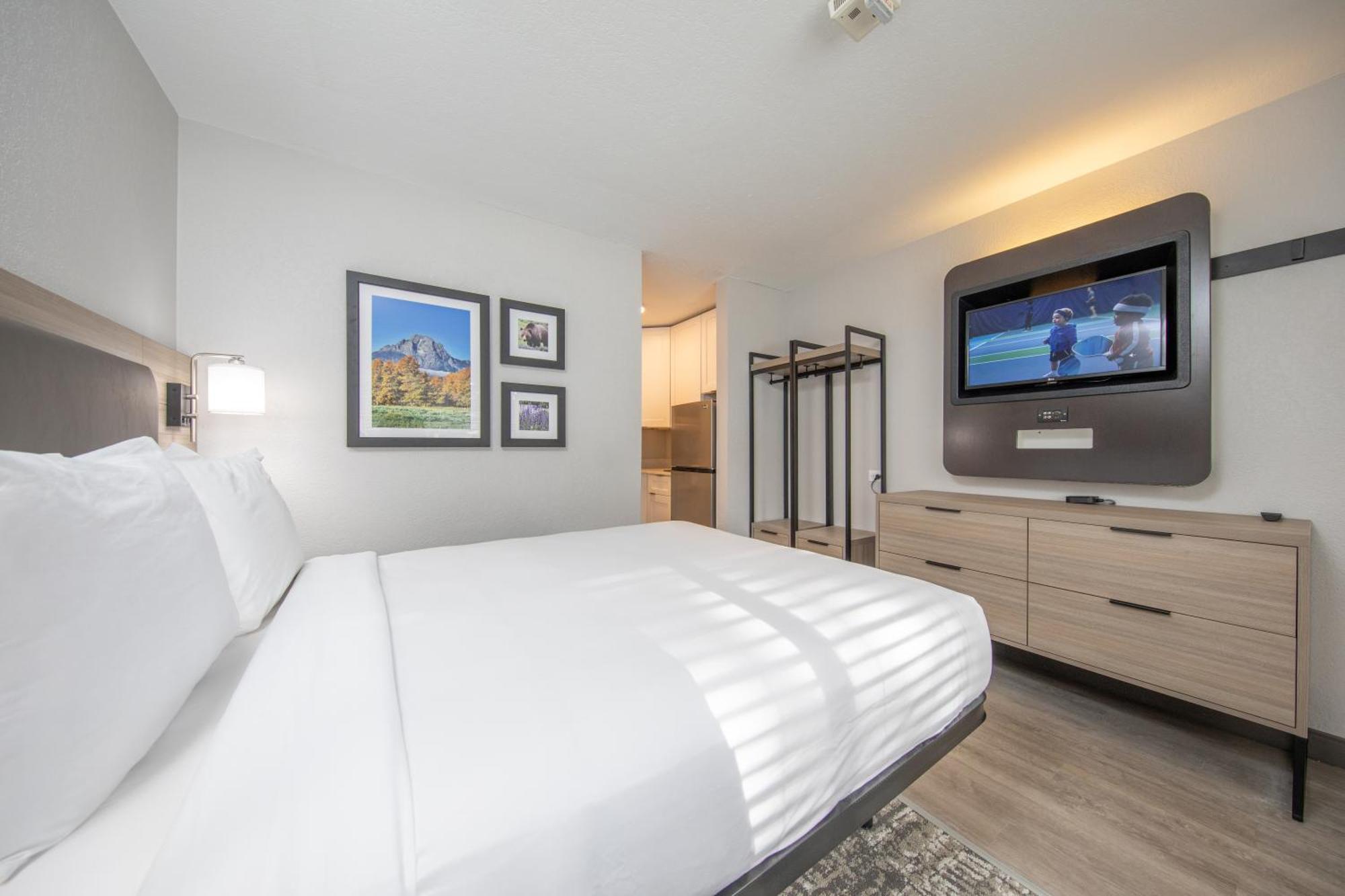 1 Queen Studio with Kitchenette, Non-Smoking