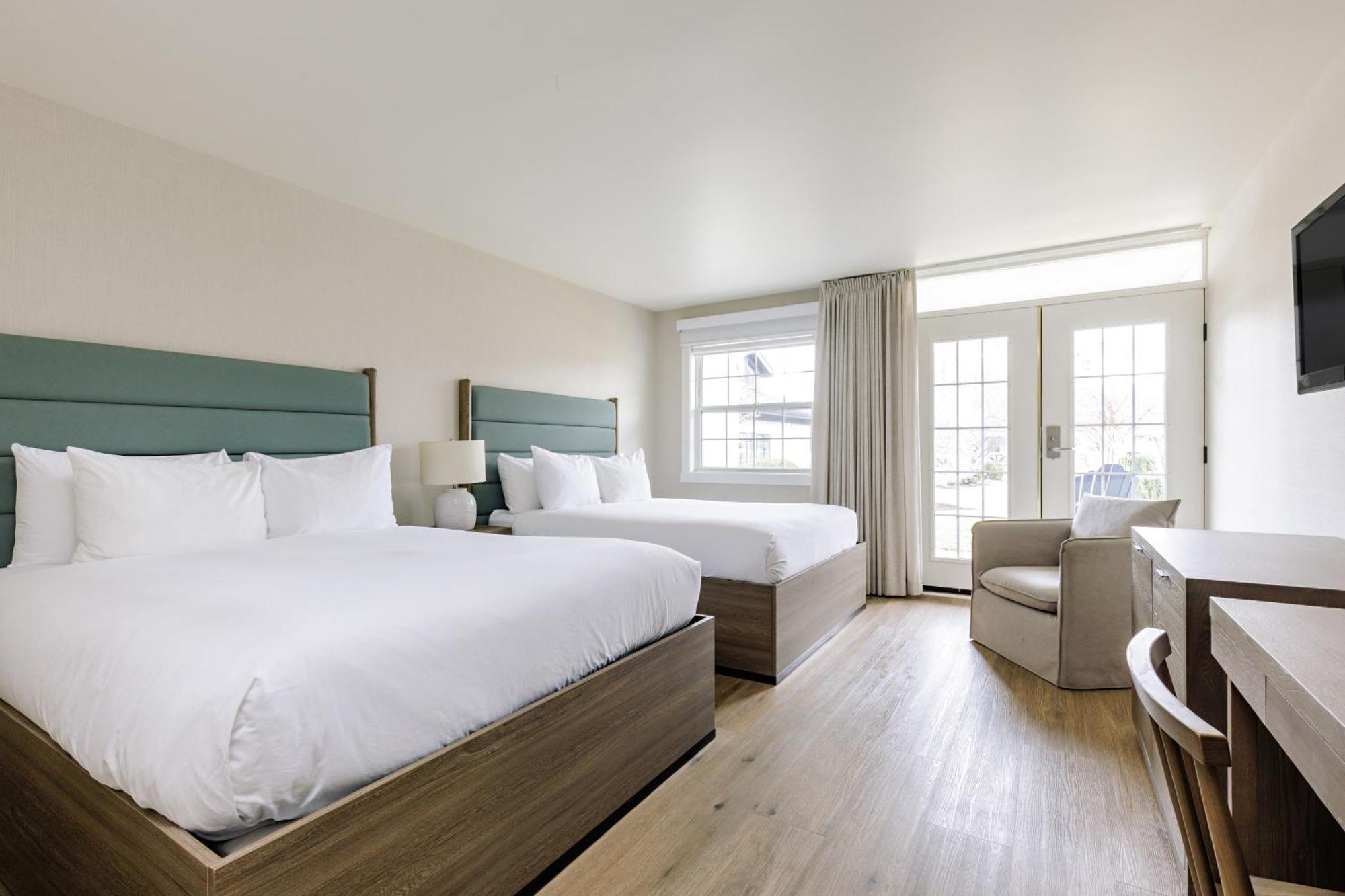 Queen Room with Two Queen Beds and View - Ground Floor/Non-Smoking
