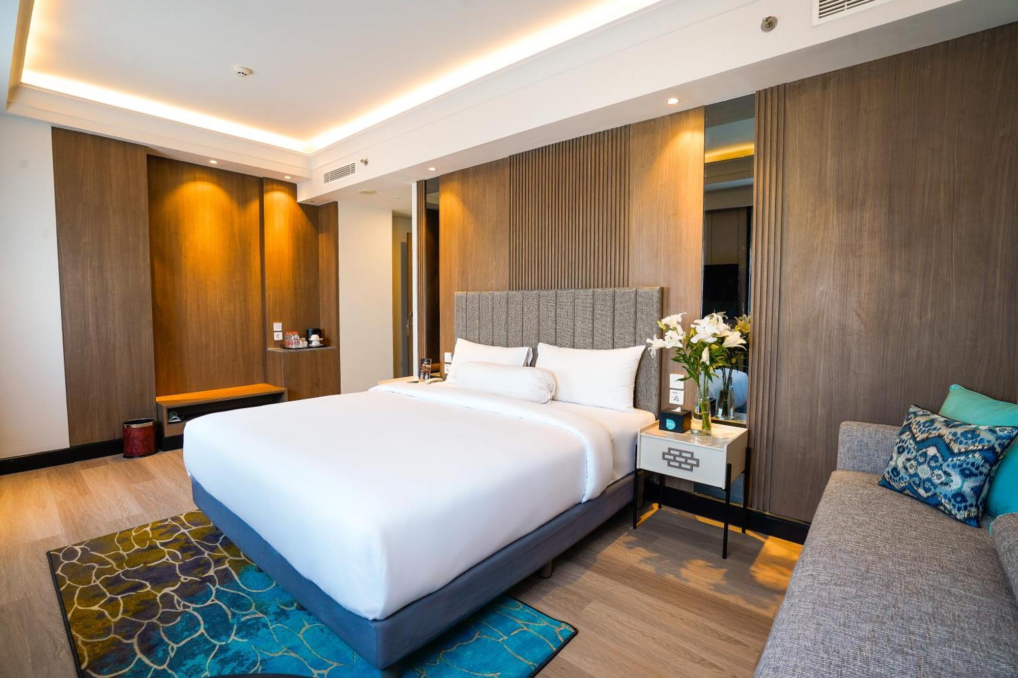 Executive Suite,1629430922:JPEG