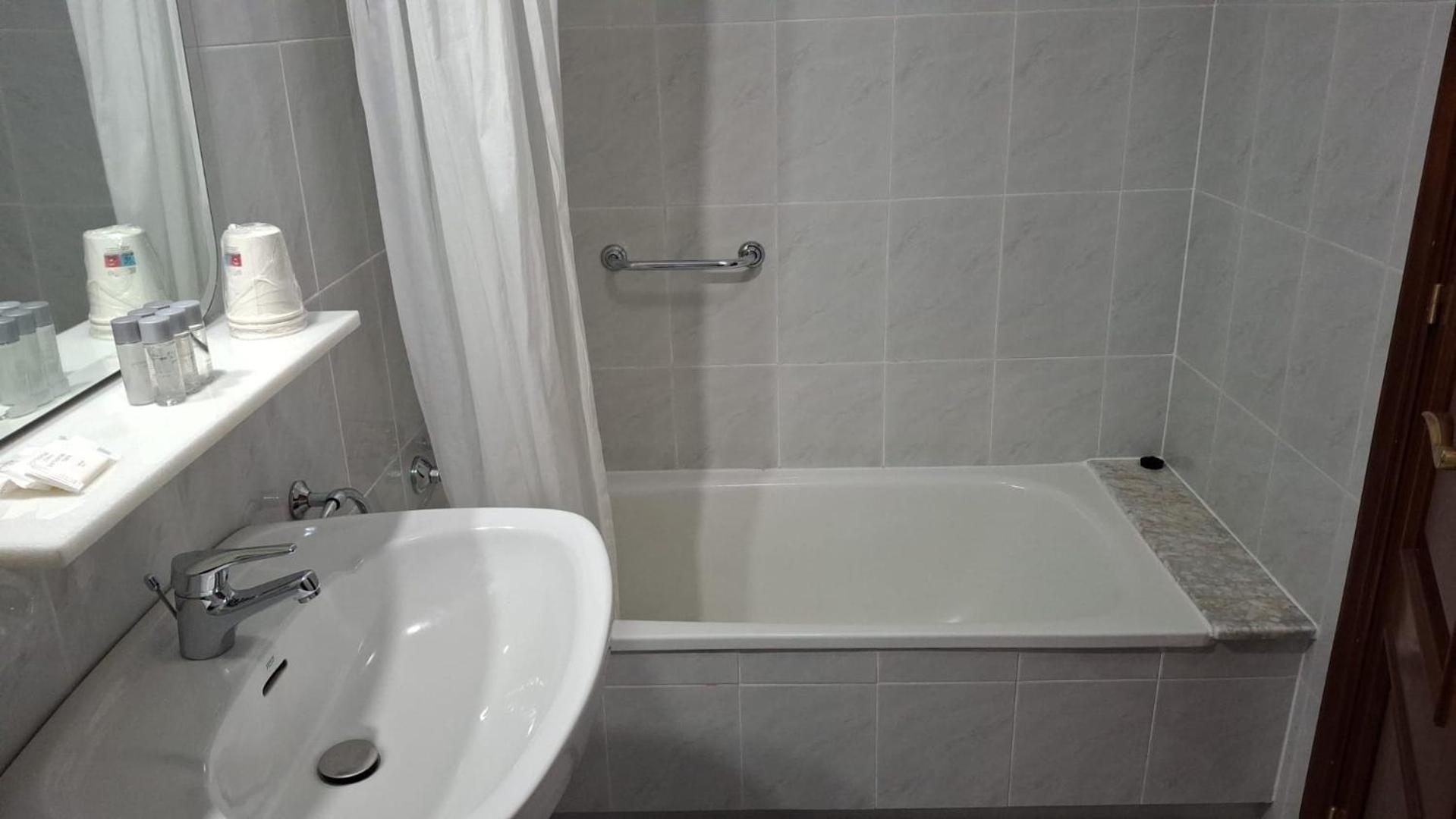 Chambre Triple avec Salle de Bains Privative