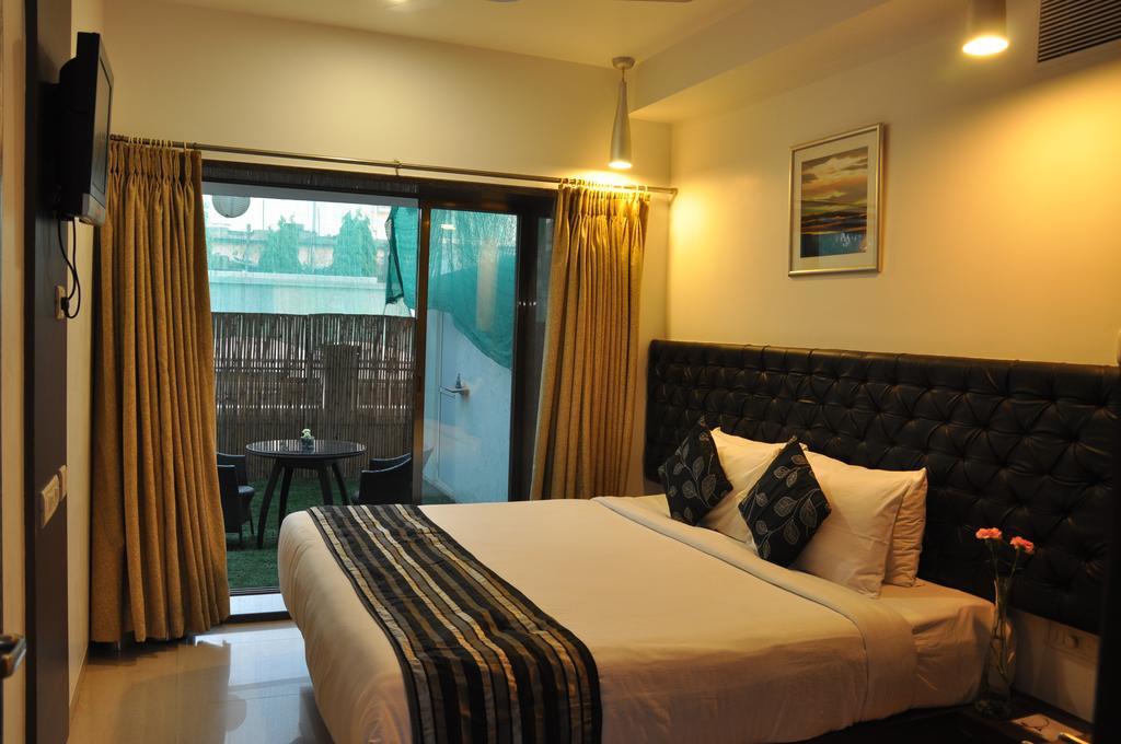 Deluxe Double Room with Terrace